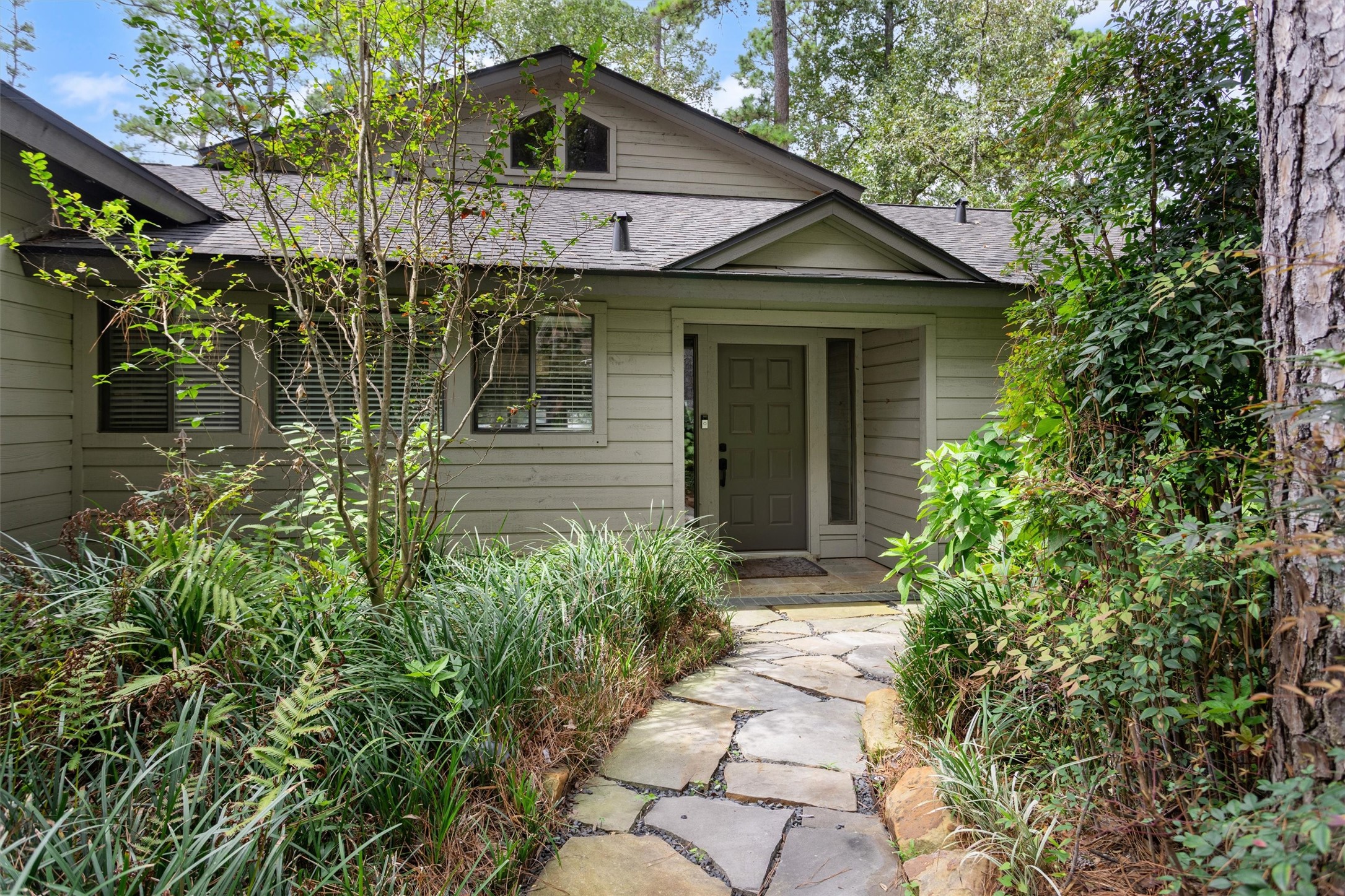 15749 Lakeway Drive Property Photo 7