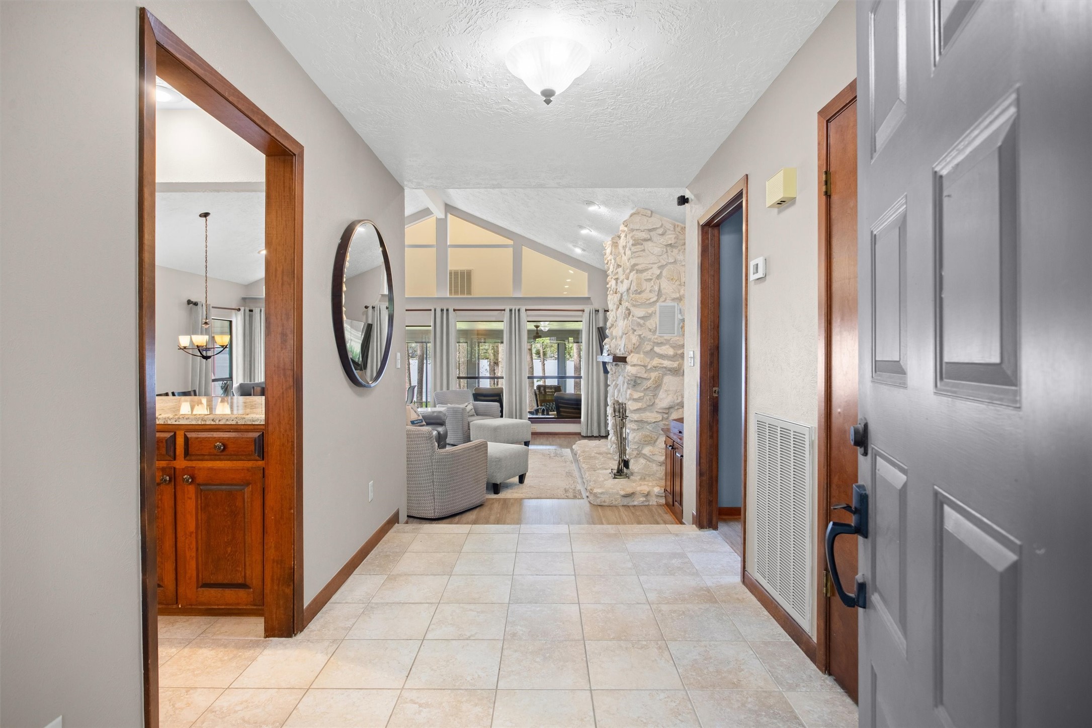 15749 Lakeway Drive Property Photo 8
