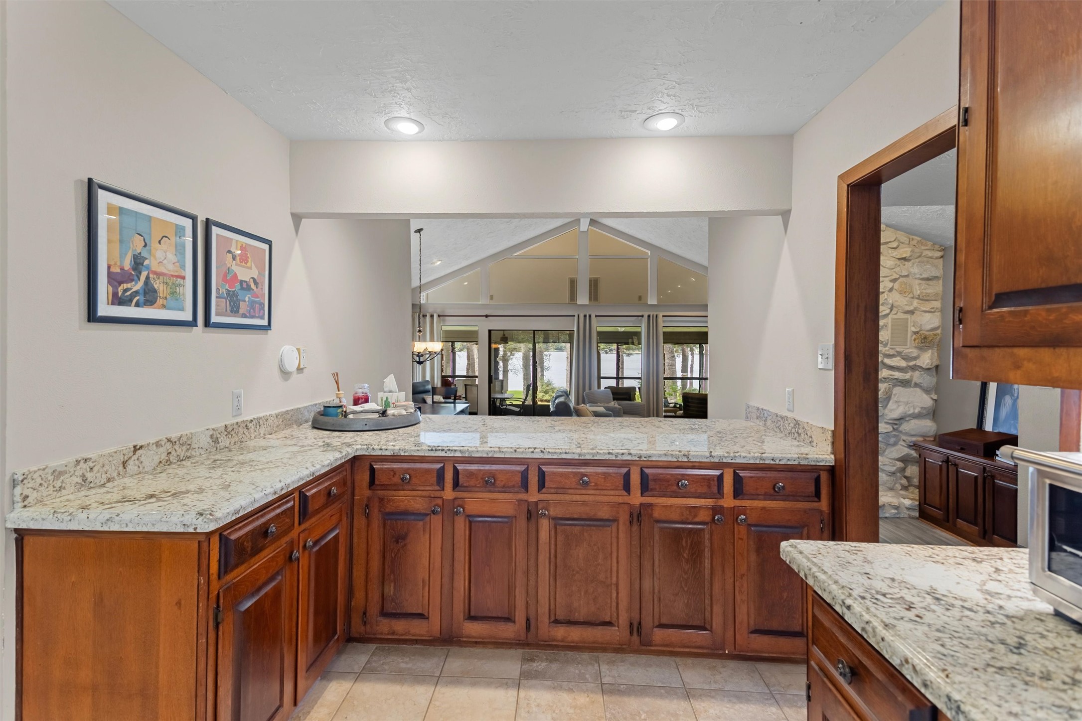 15749 Lakeway Drive Property Photo 13