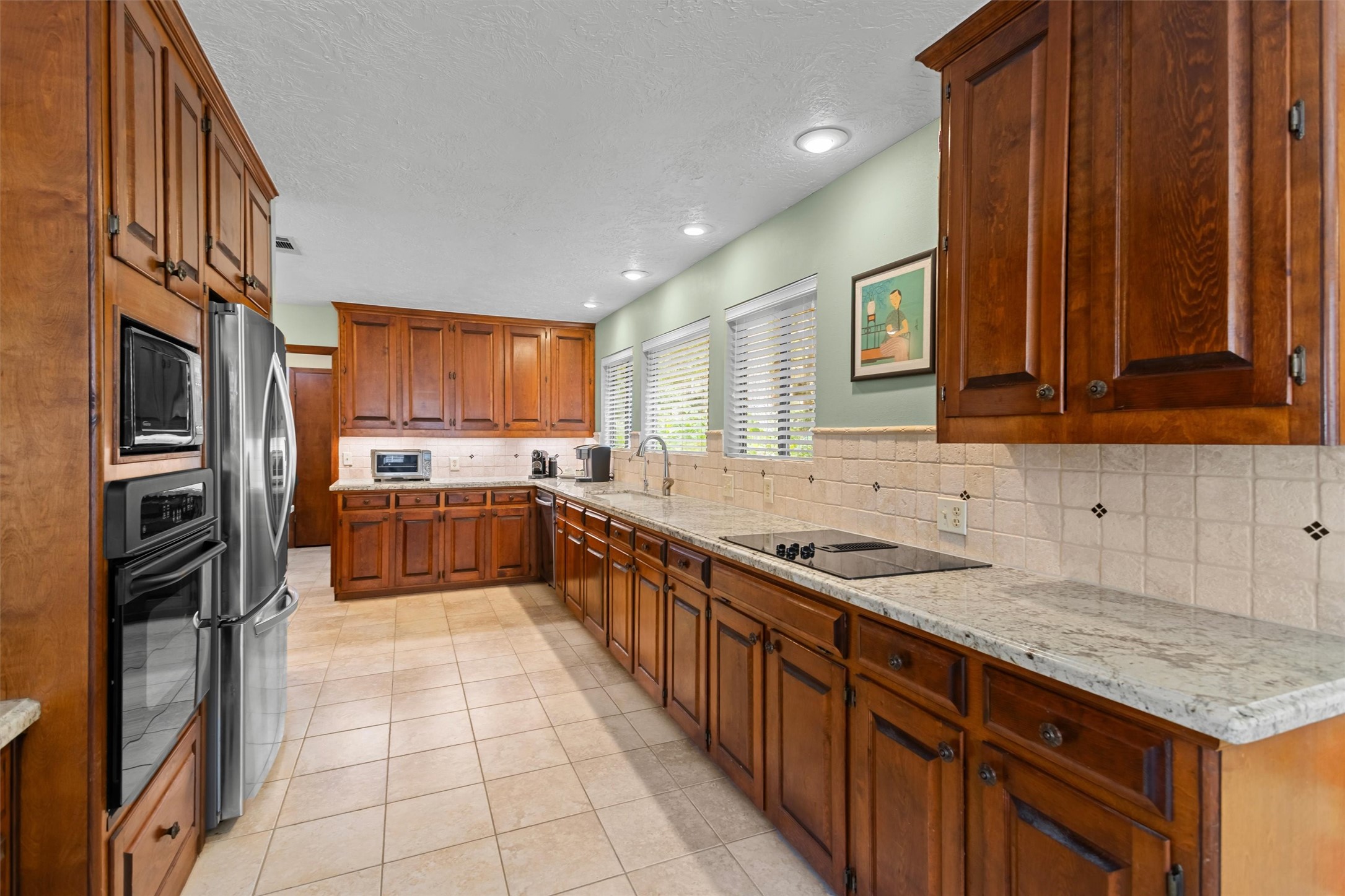 15749 Lakeway Drive Property Photo 15