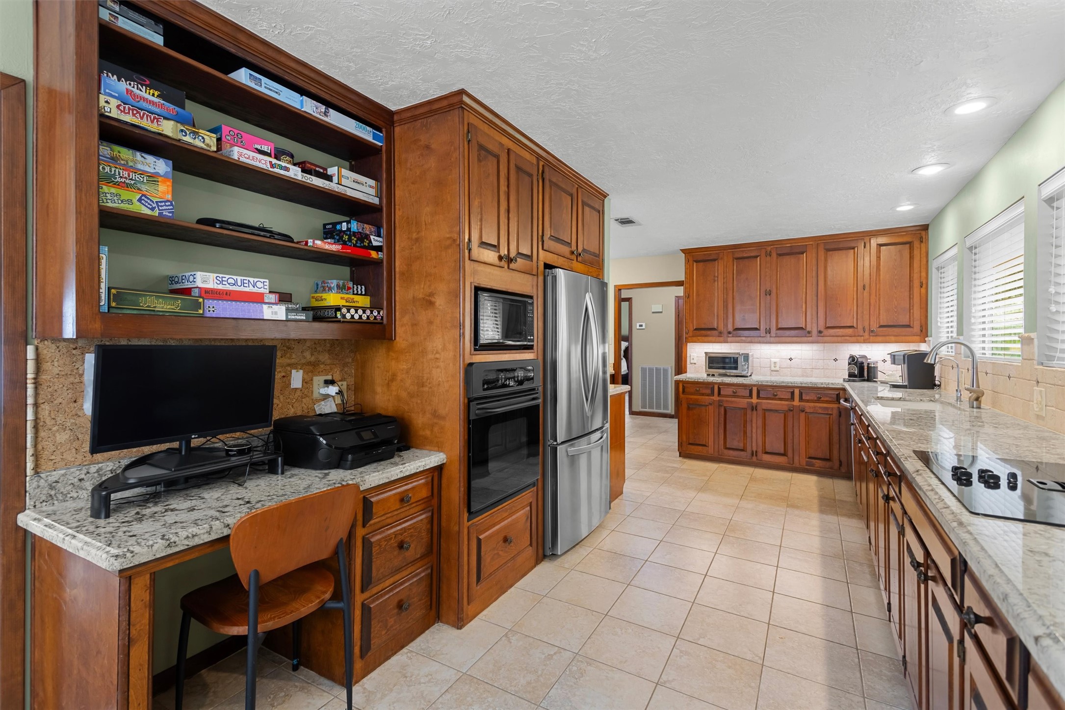 15749 Lakeway Drive Property Photo 17