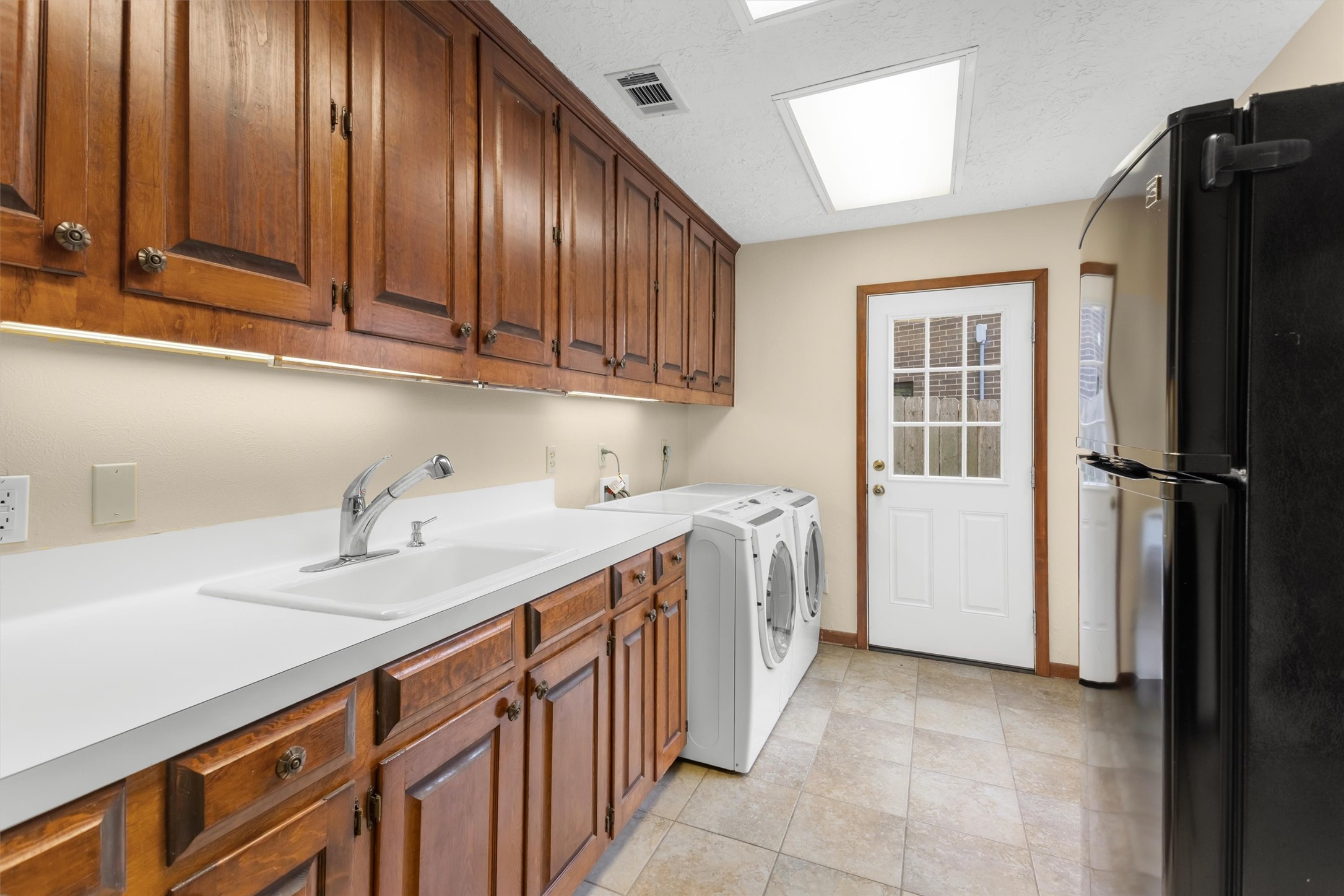 15749 Lakeway Drive Property Photo 22