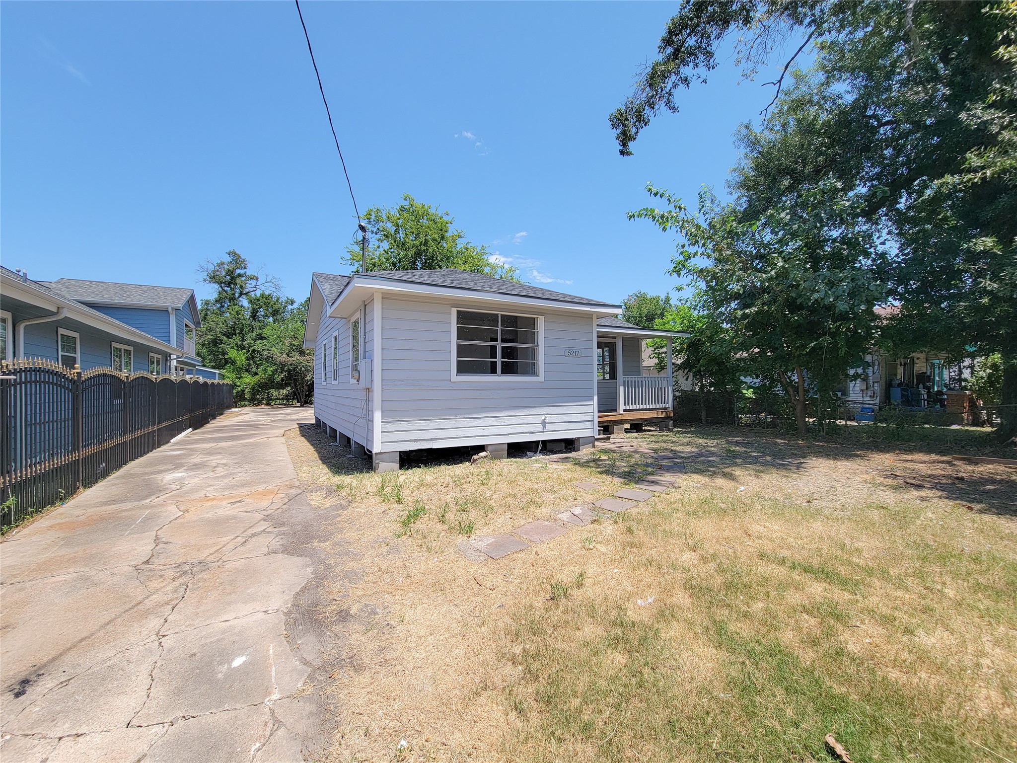 5217 Hershe Property Photo 3