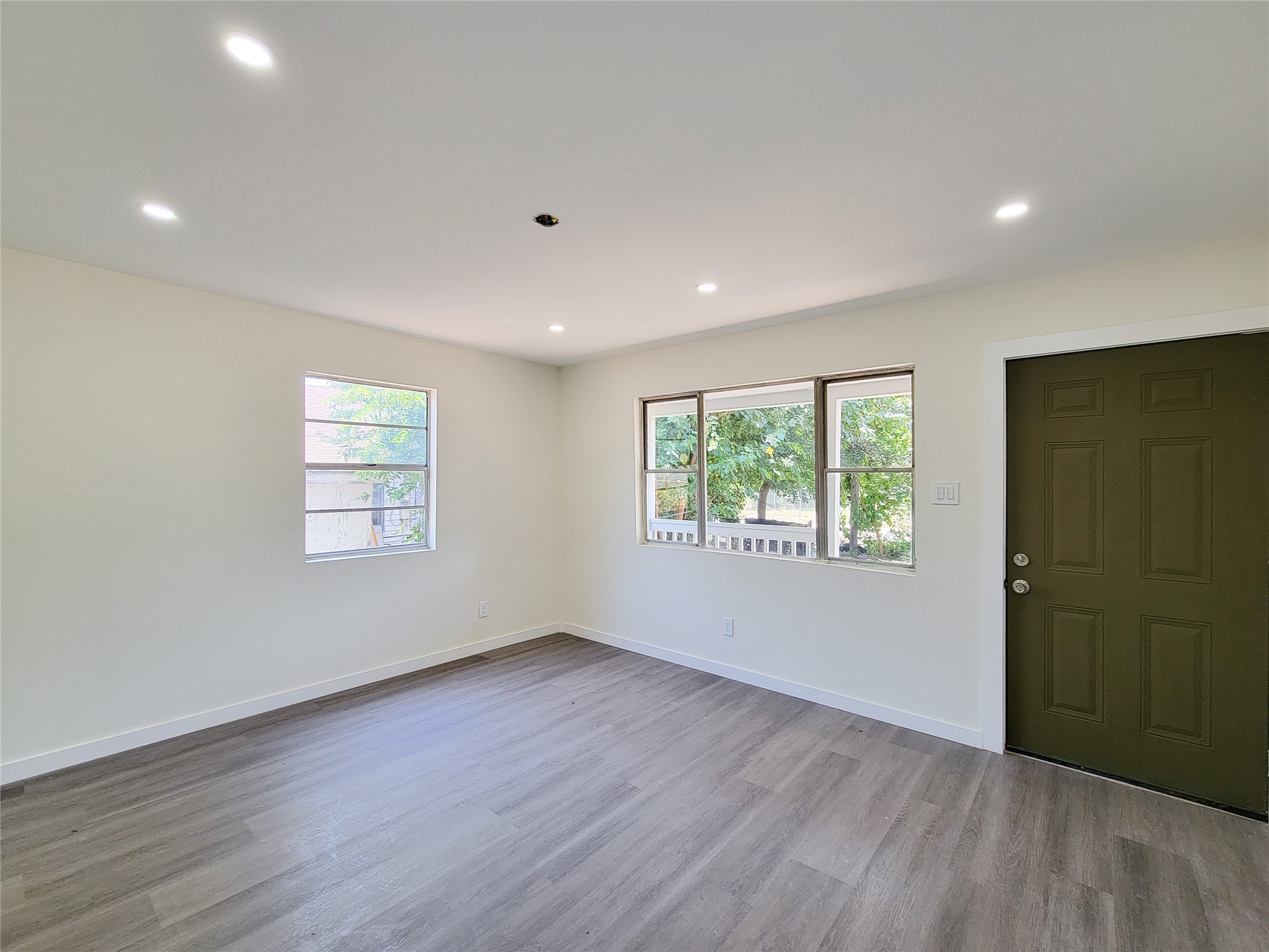 5217 Hershe Property Photo 6