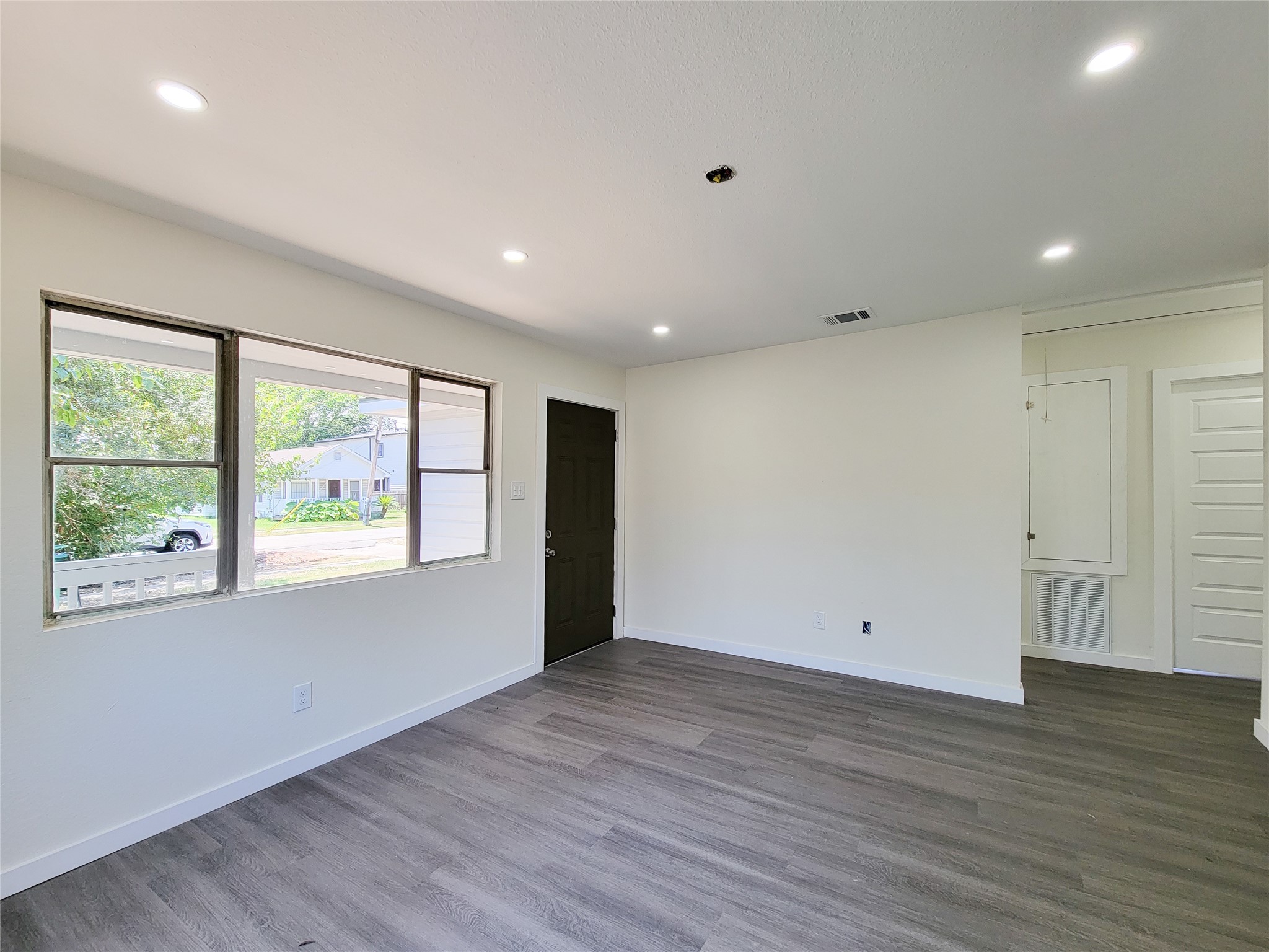 5217 Hershe Property Photo 7