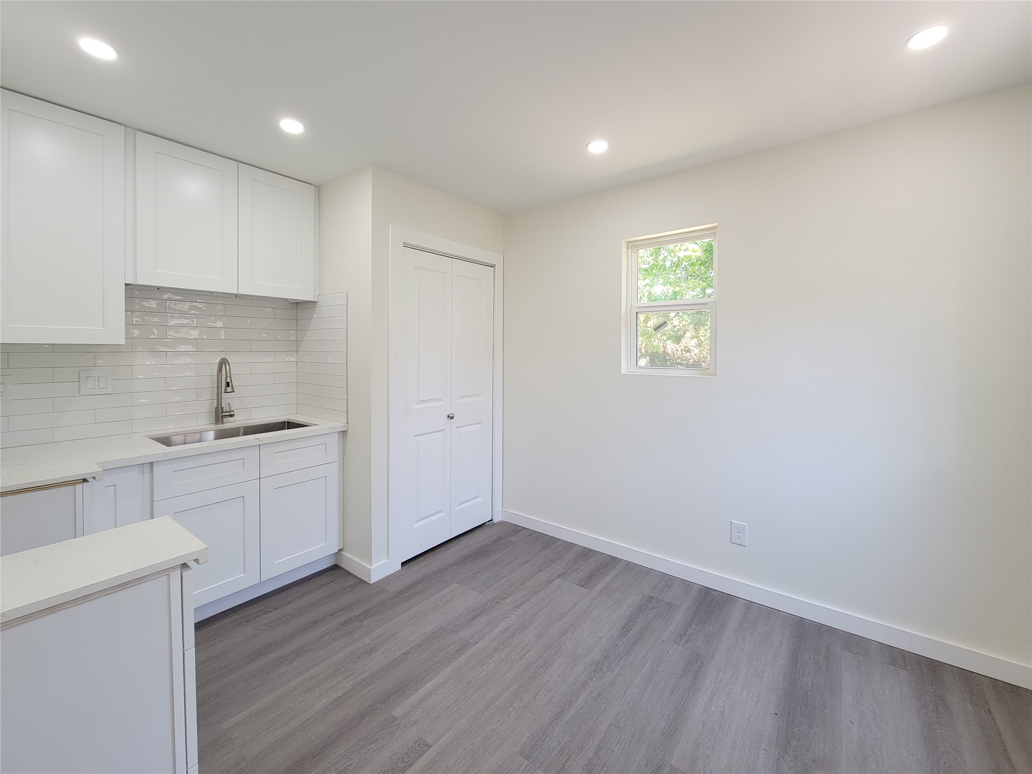 5217 Hershe Property Photo 10