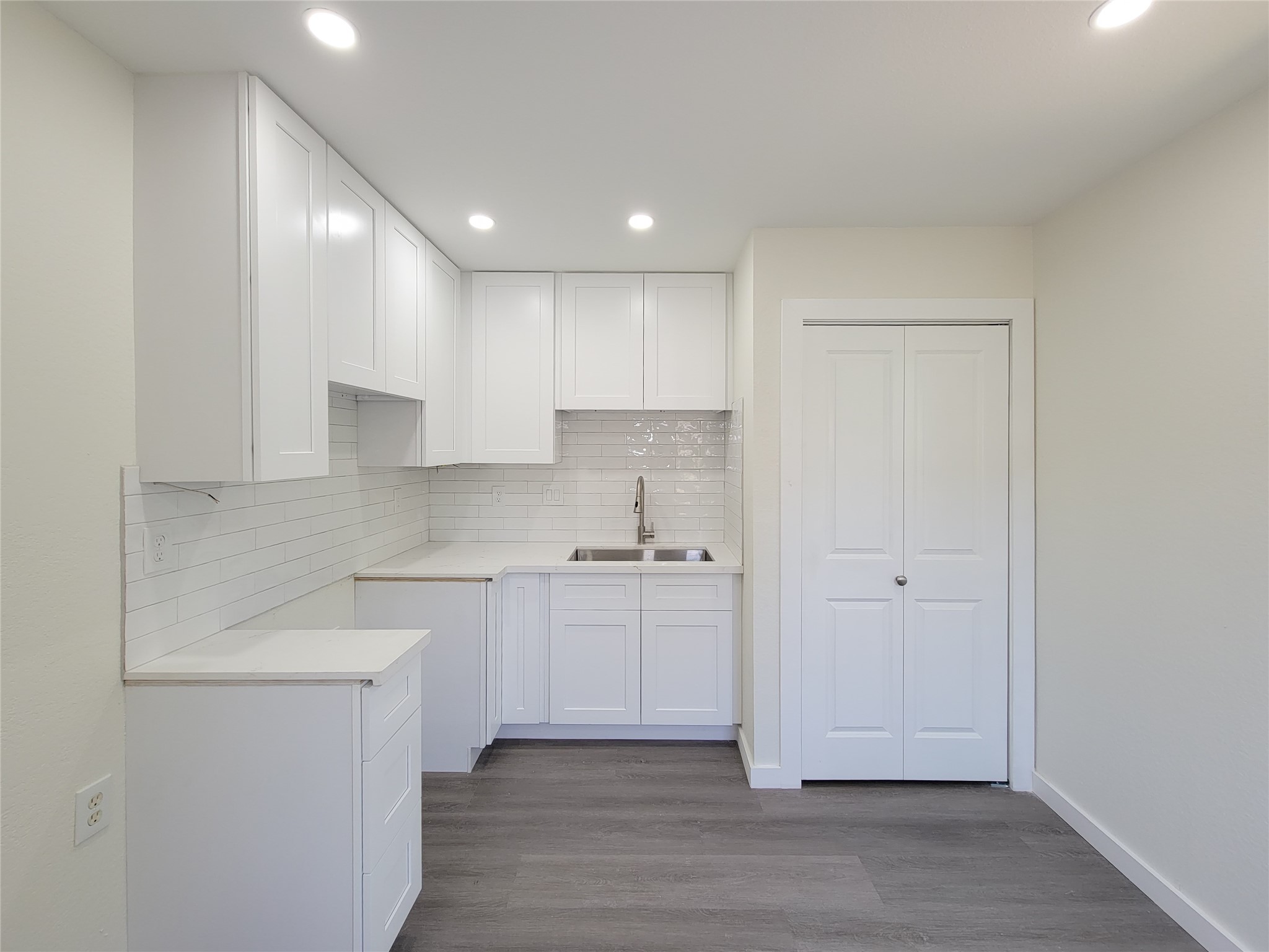 5217 Hershe Property Photo 15