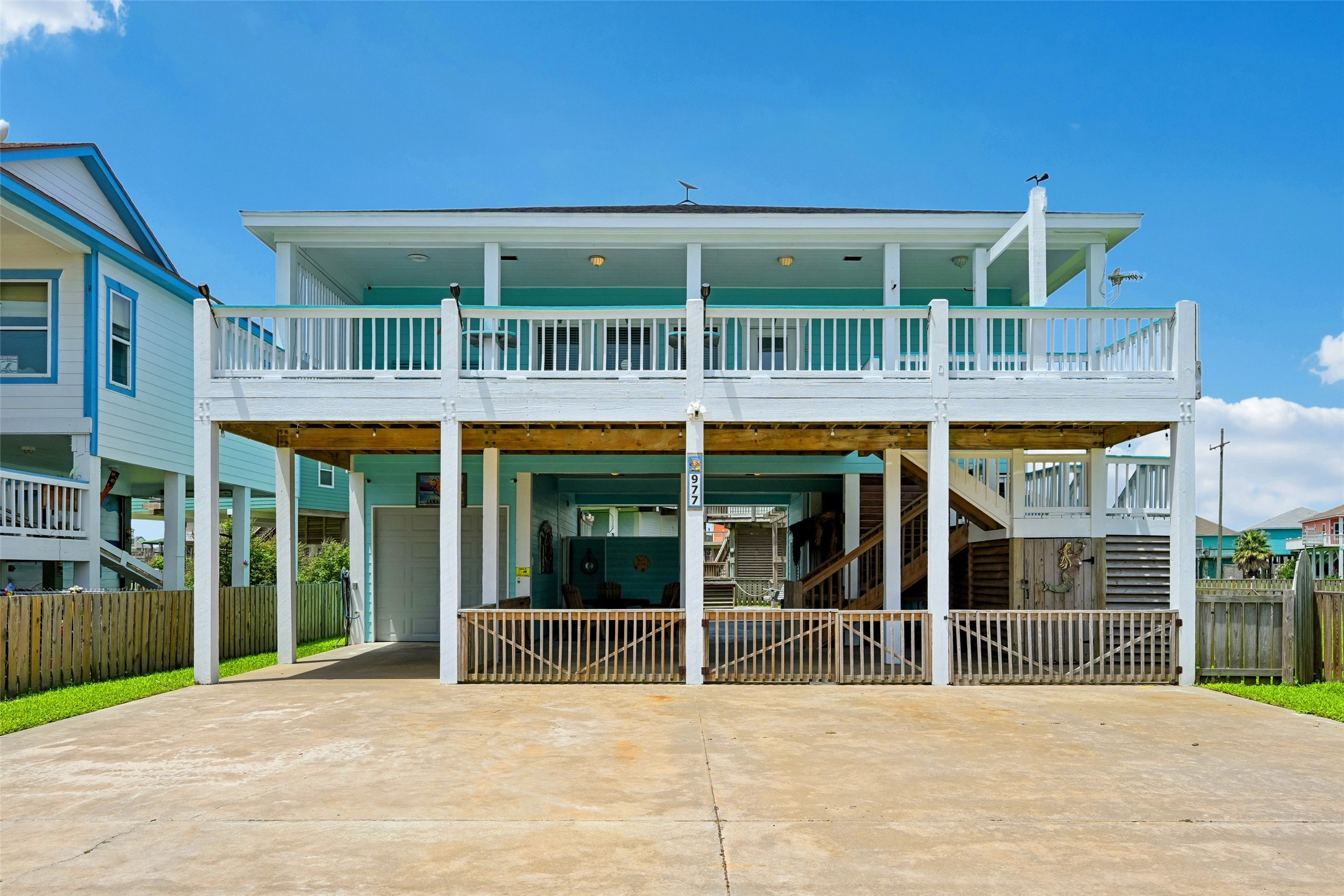977 Bahama Drive Property Photo 1