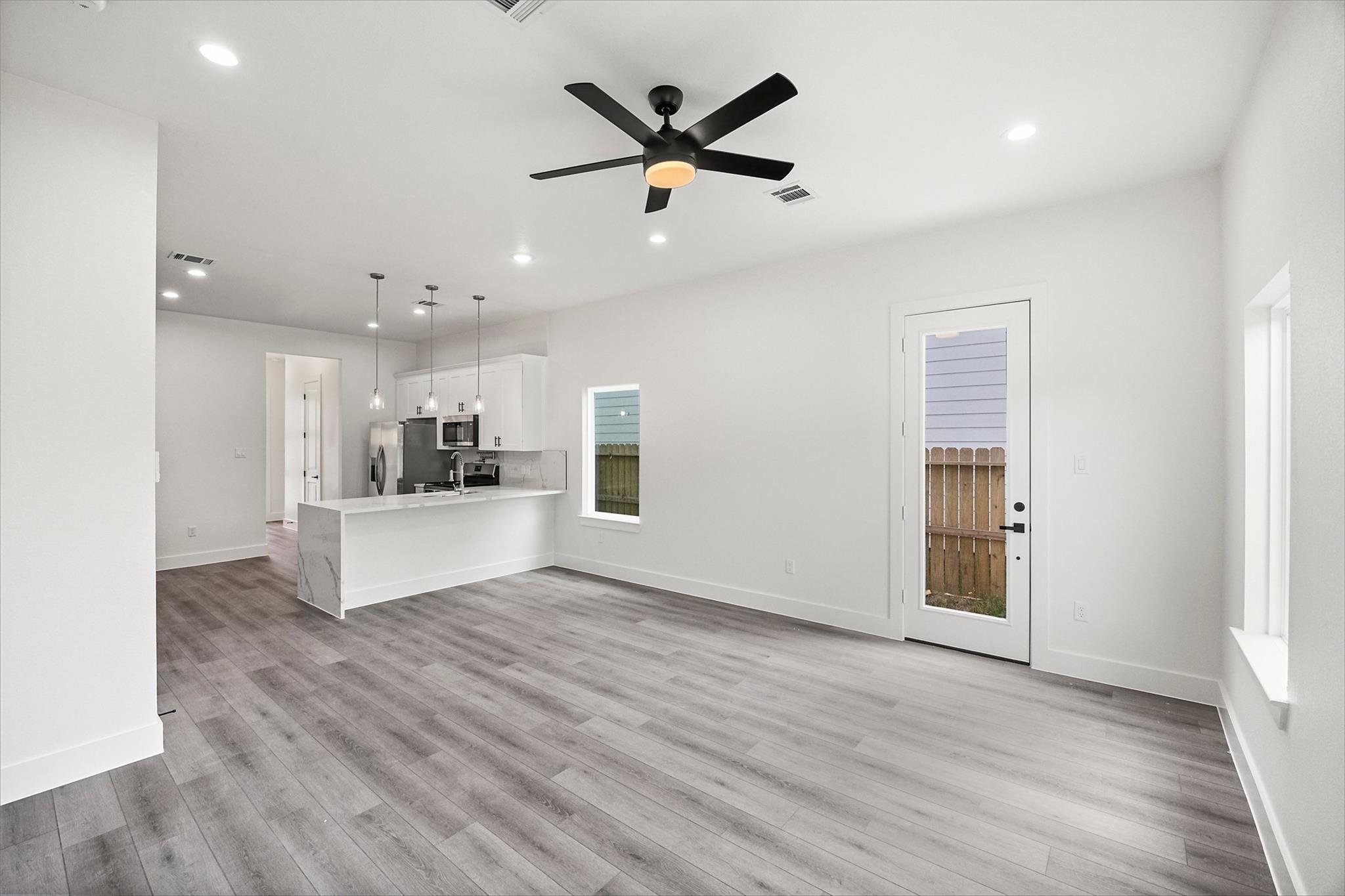 8209 Carver Road, Houston Tx 77088 Property Photo 12