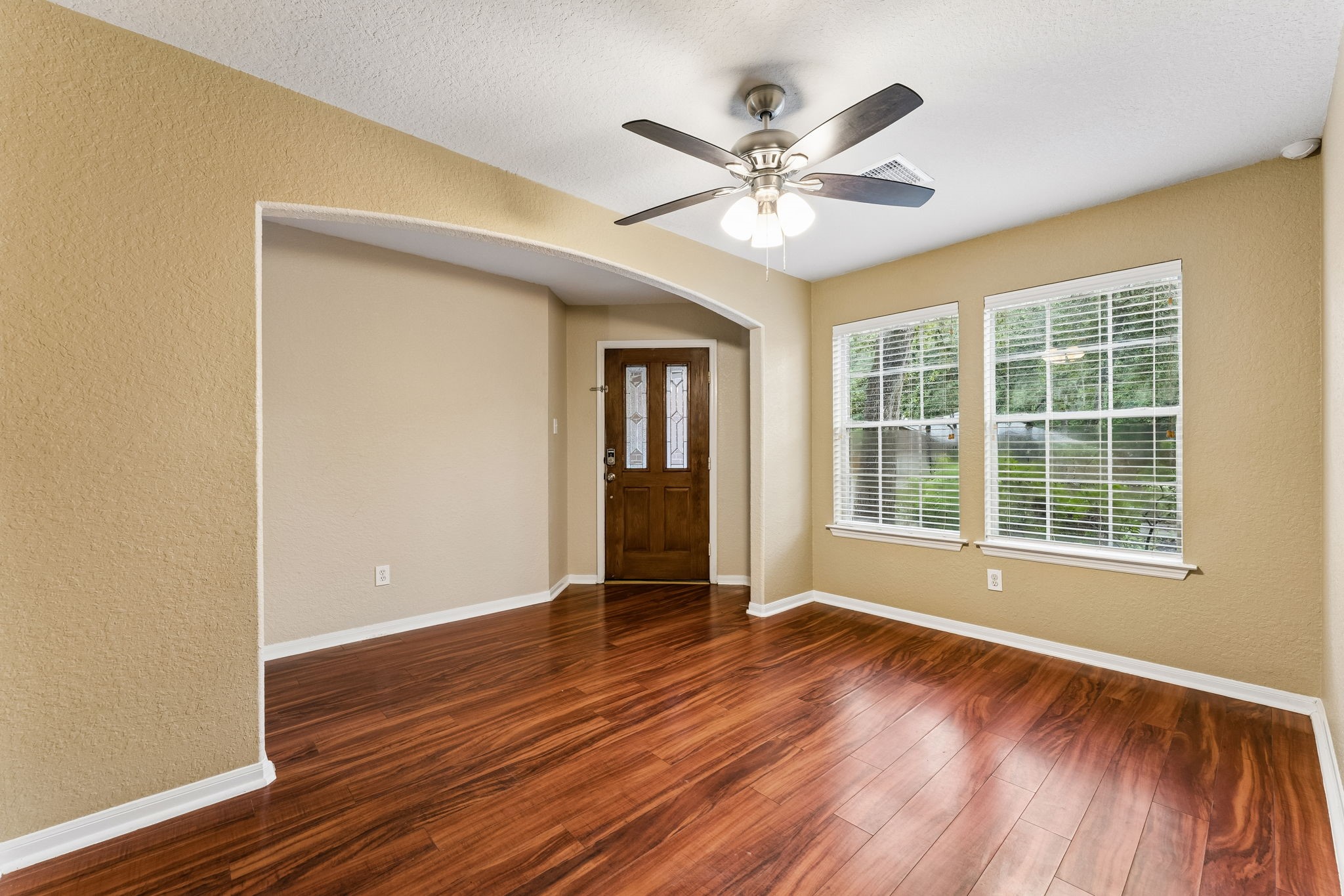 185 W Misty Dawn Drive Property Photo 3