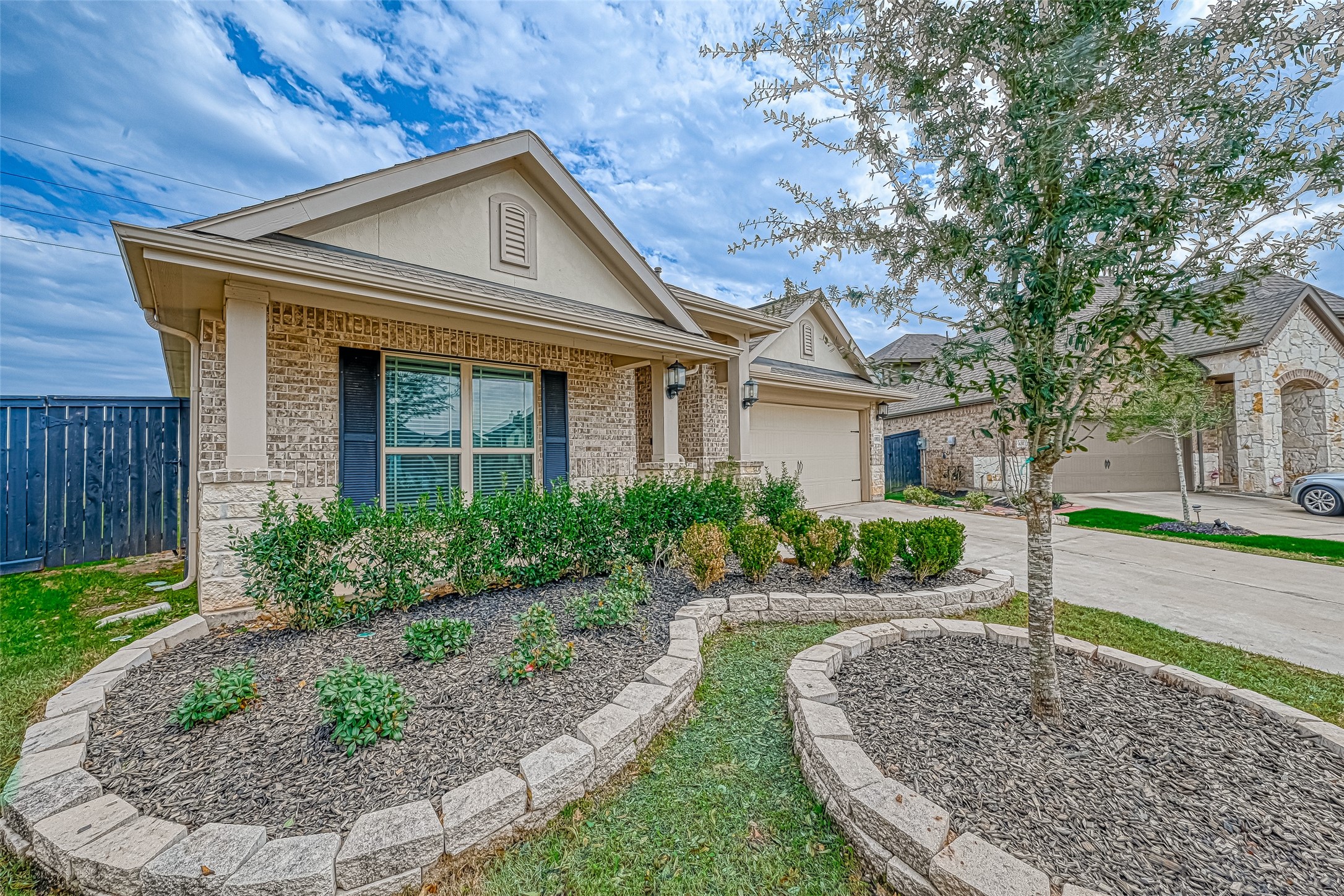 1003 Grey Dusk Court Property Photo 2