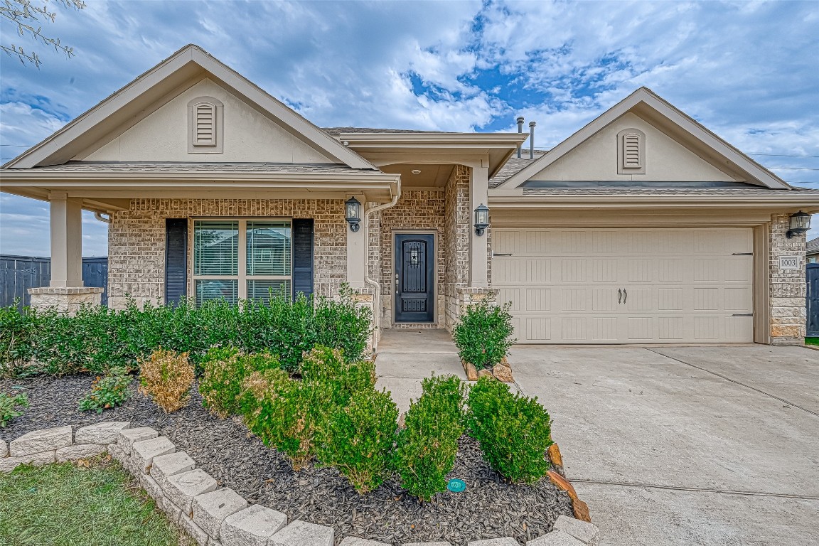 1003 Grey Dusk Court Property Photo 3