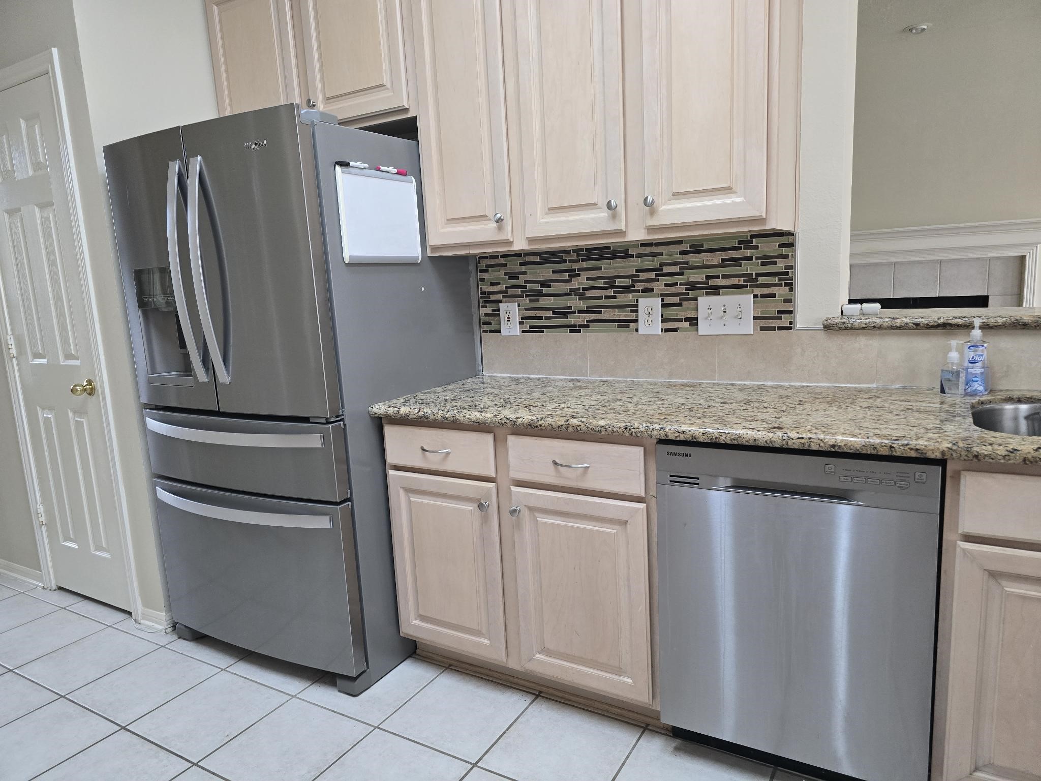 9406 Sunlake Drive Property Photo 7