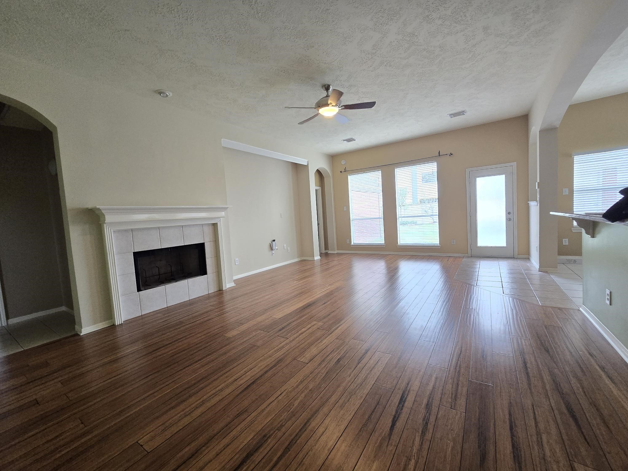 9406 Sunlake Drive Property Photo 12