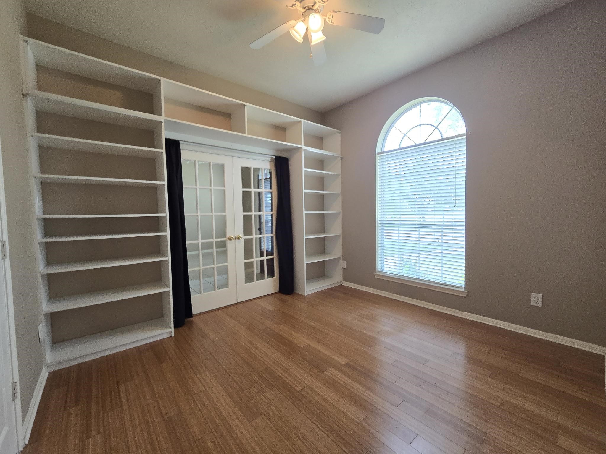 9406 Sunlake Drive Property Photo 15