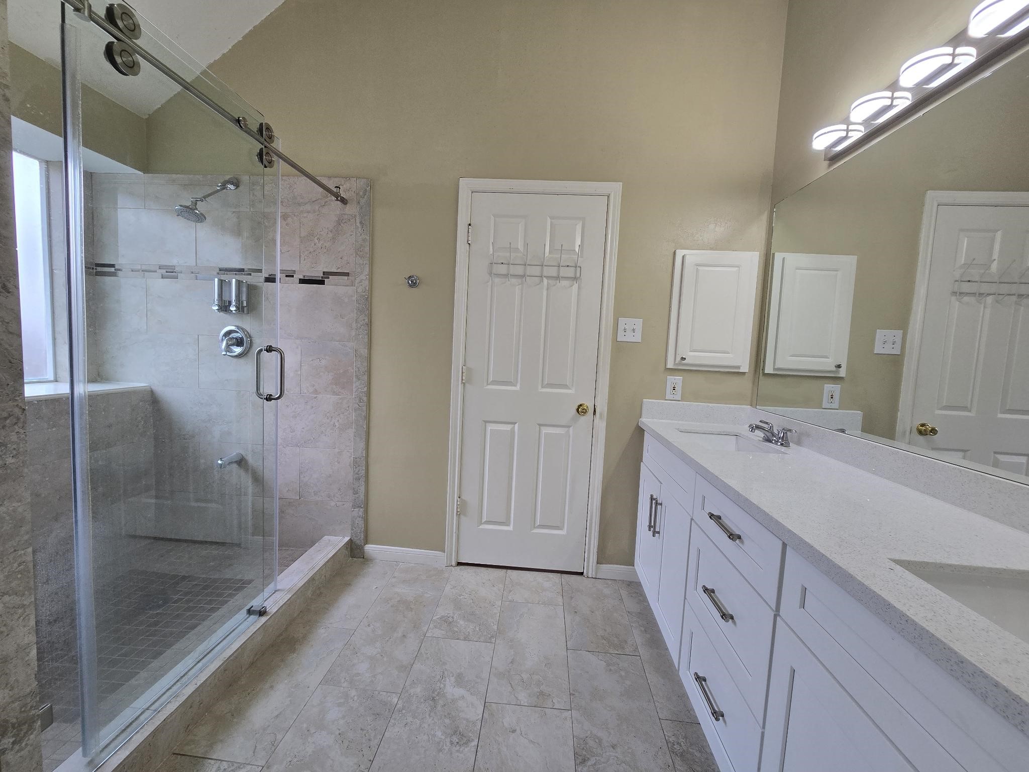 9406 Sunlake Drive Property Photo 18
