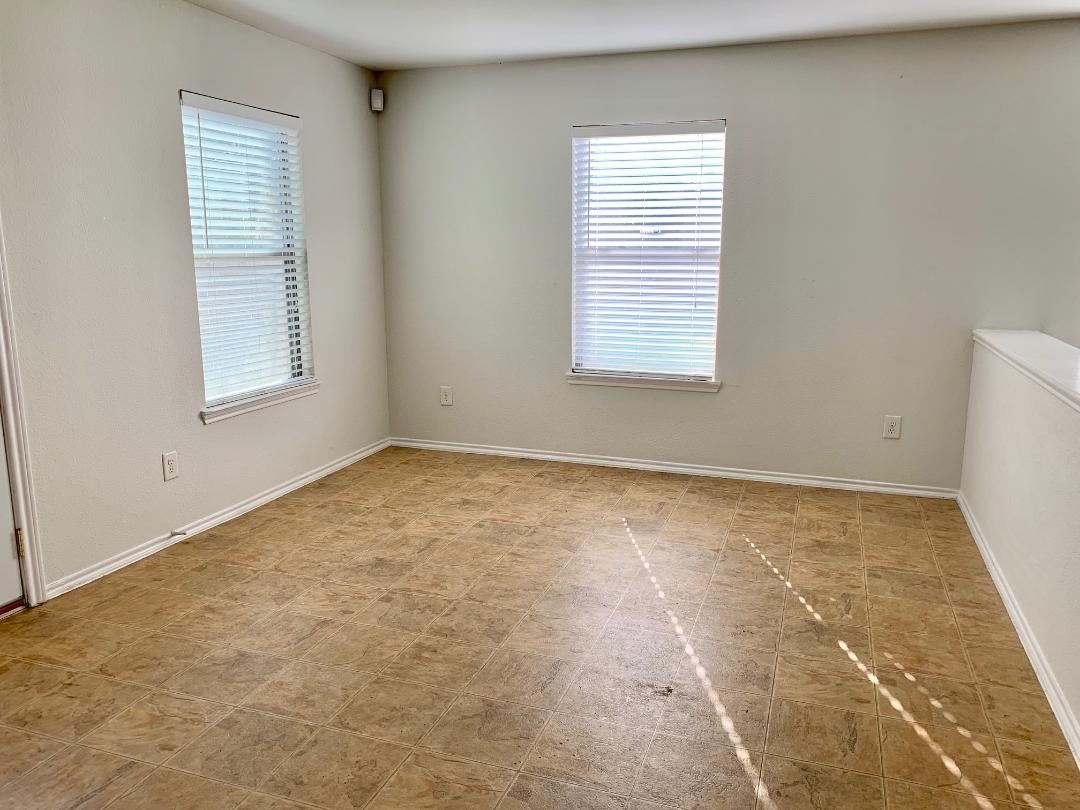 2902 Beacon Grove Property Photo 6