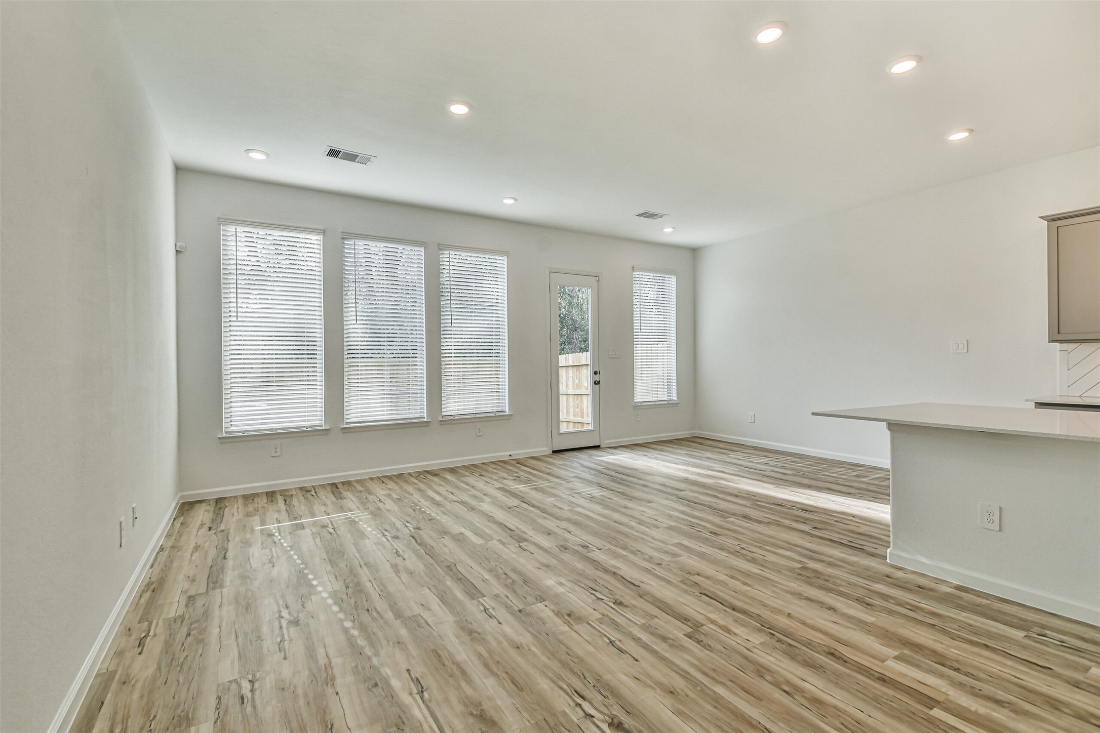 678 Royal Arch Property Photo 5