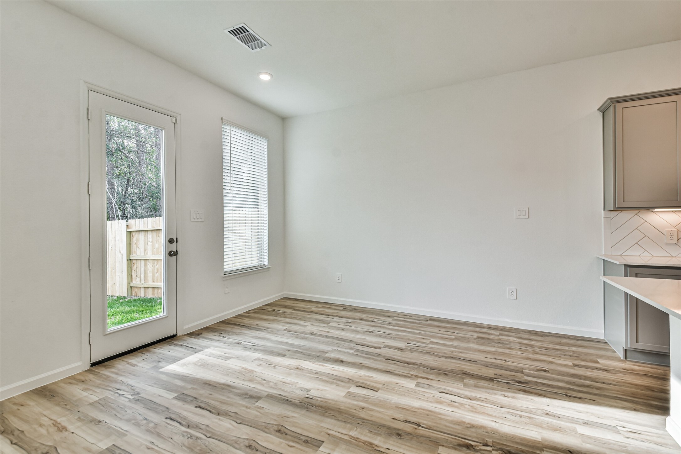 678 Royal Arch Property Photo 9