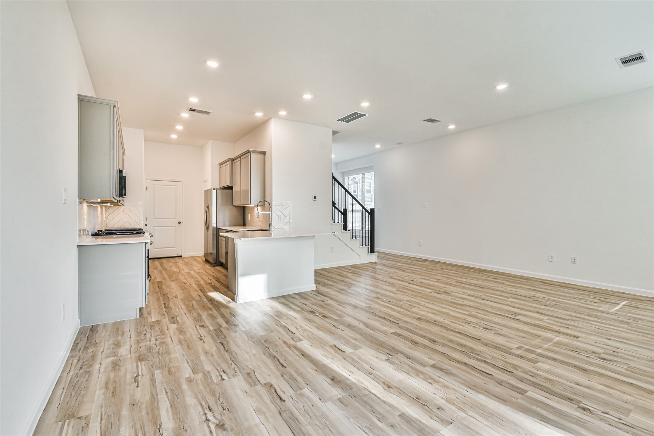 678 Royal Arch Property Photo 10