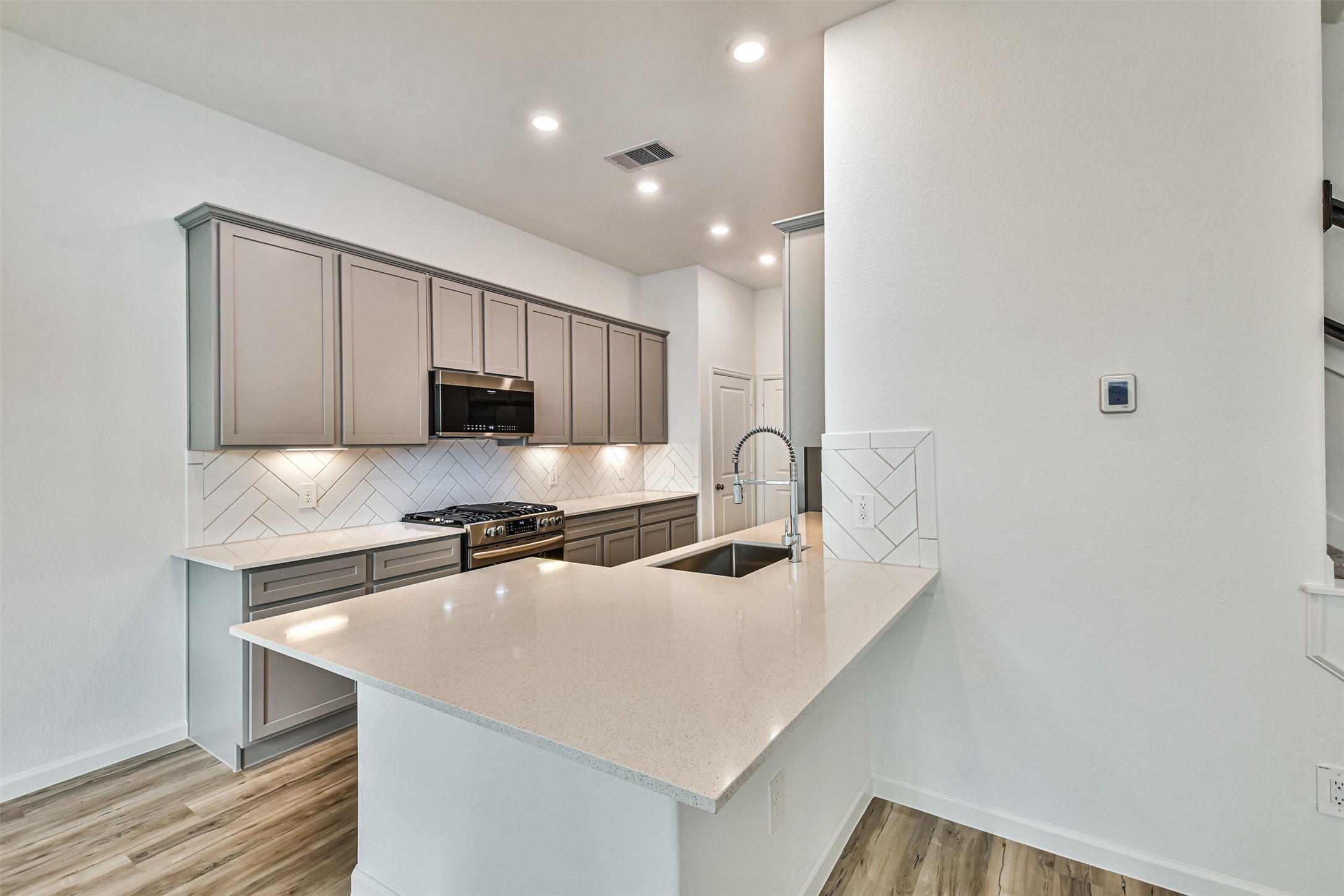 678 Royal Arch Property Photo 11