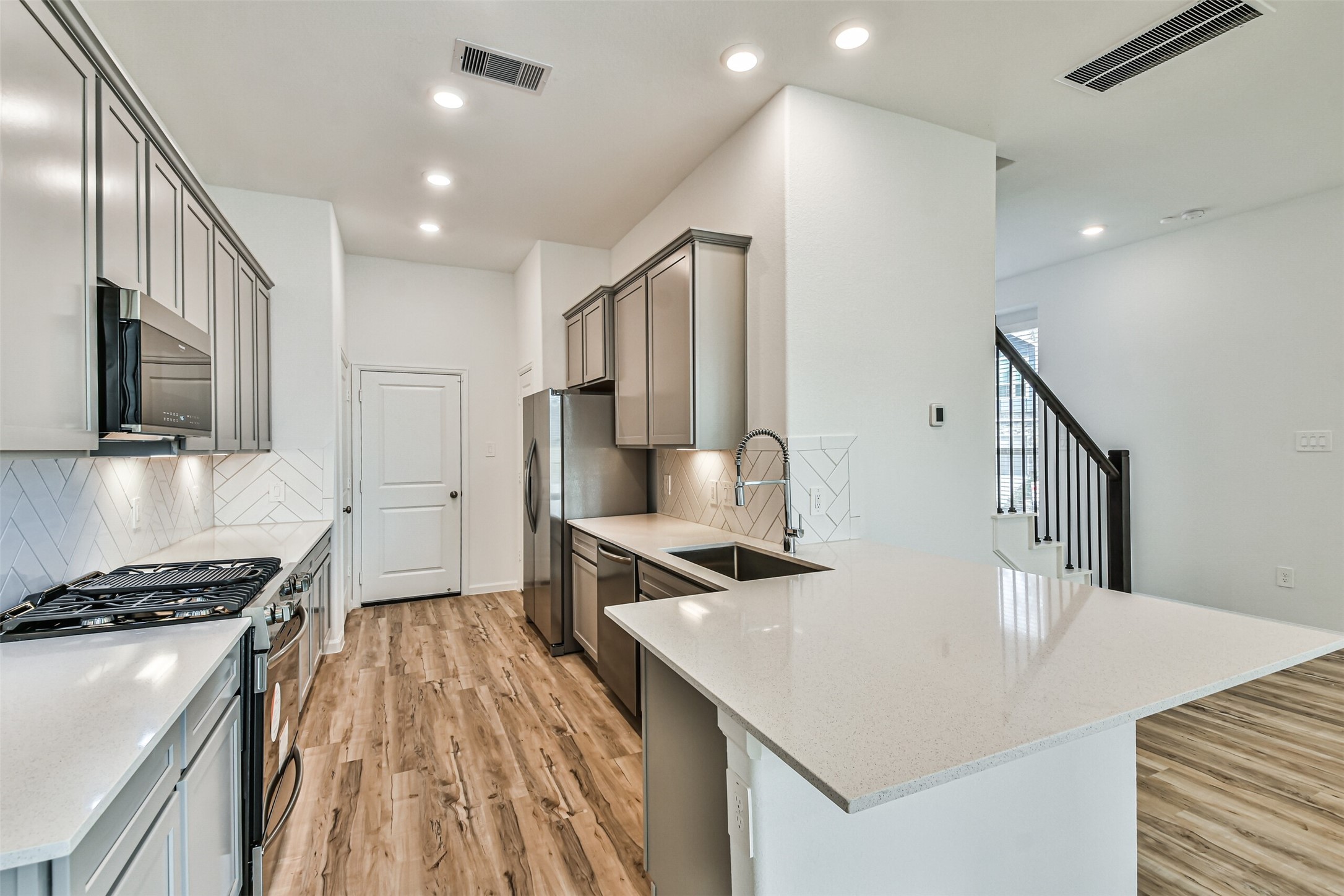 678 Royal Arch Property Photo 12
