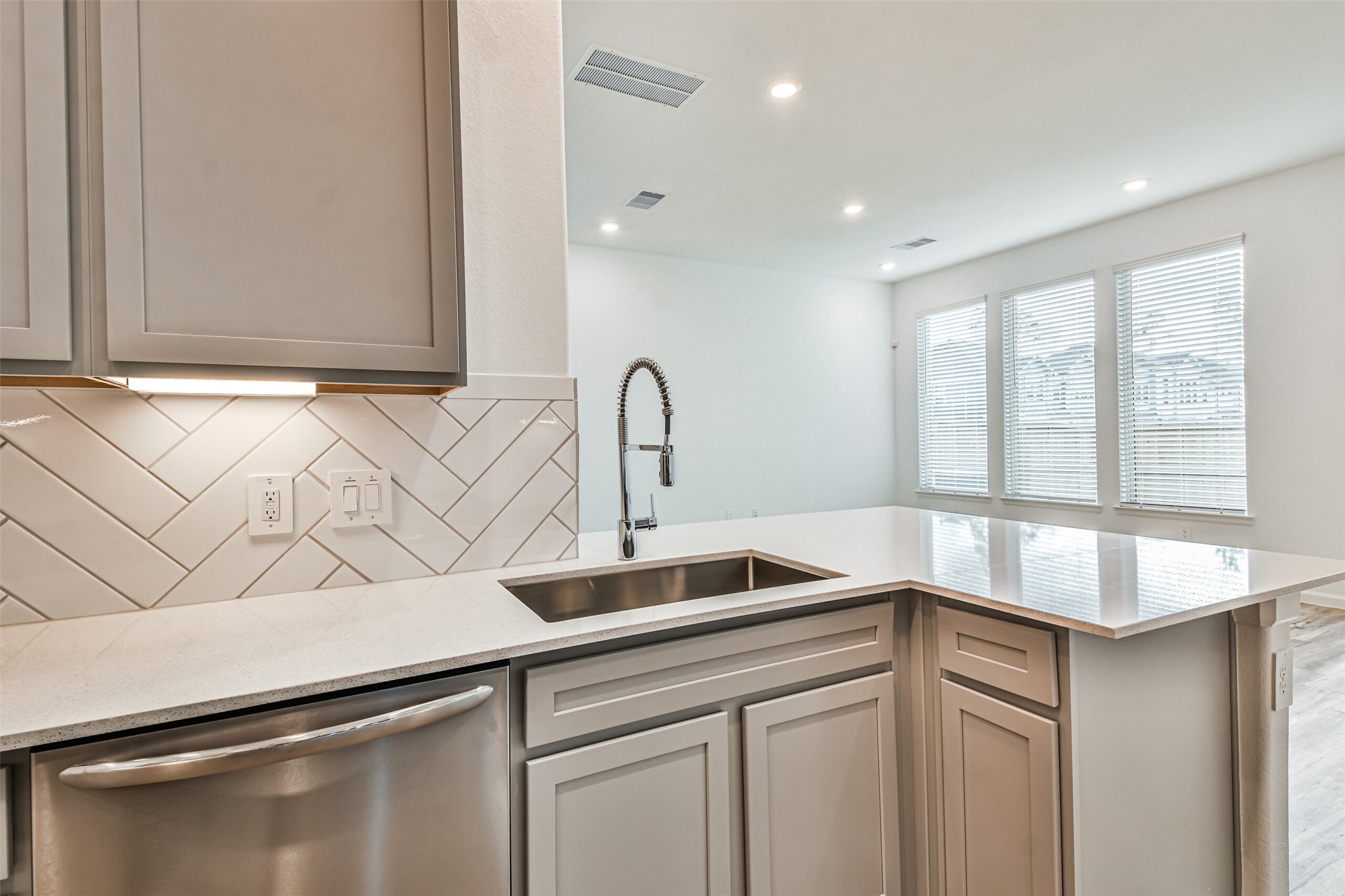 678 Royal Arch Property Photo 15