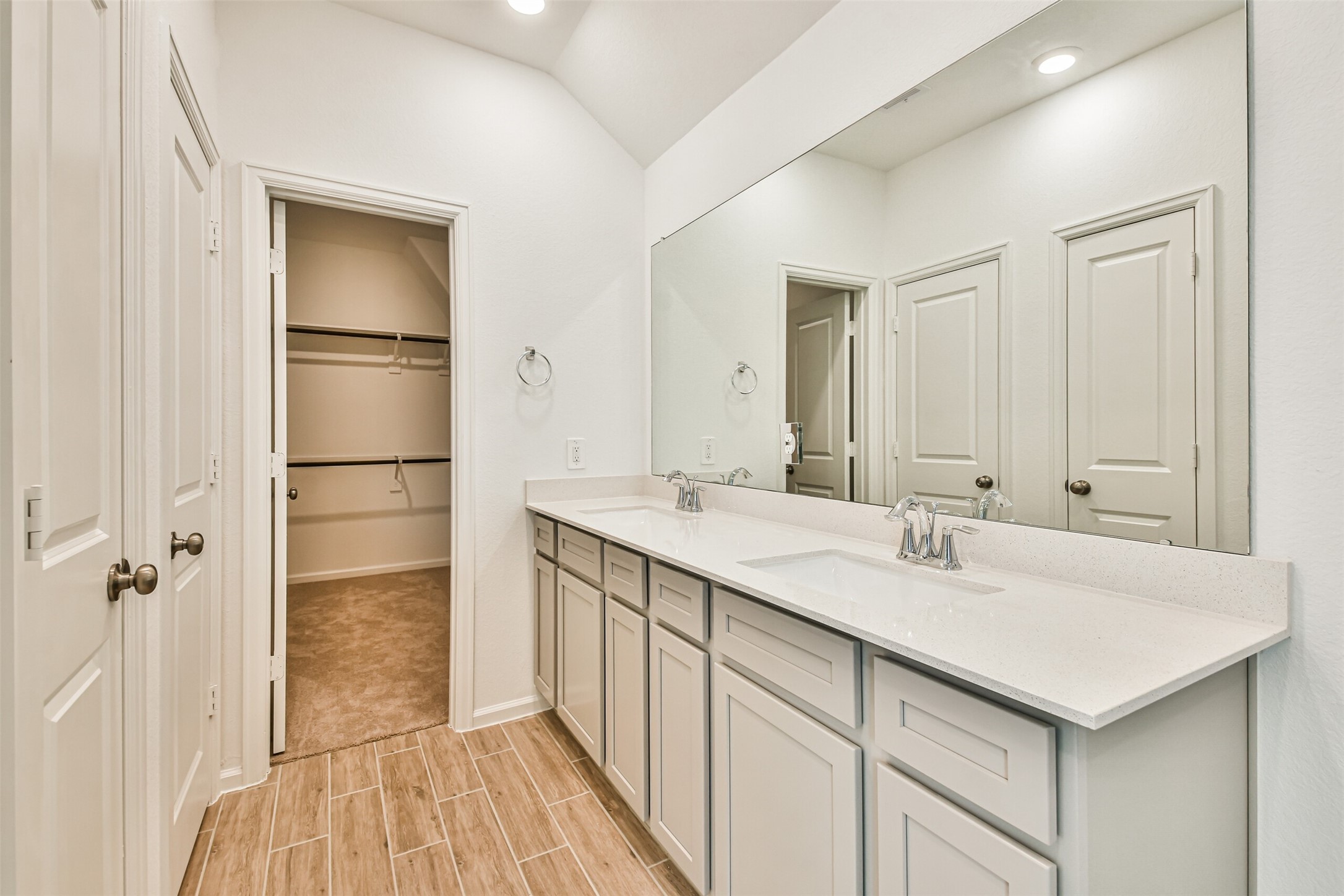 678 Royal Arch Property Photo 24