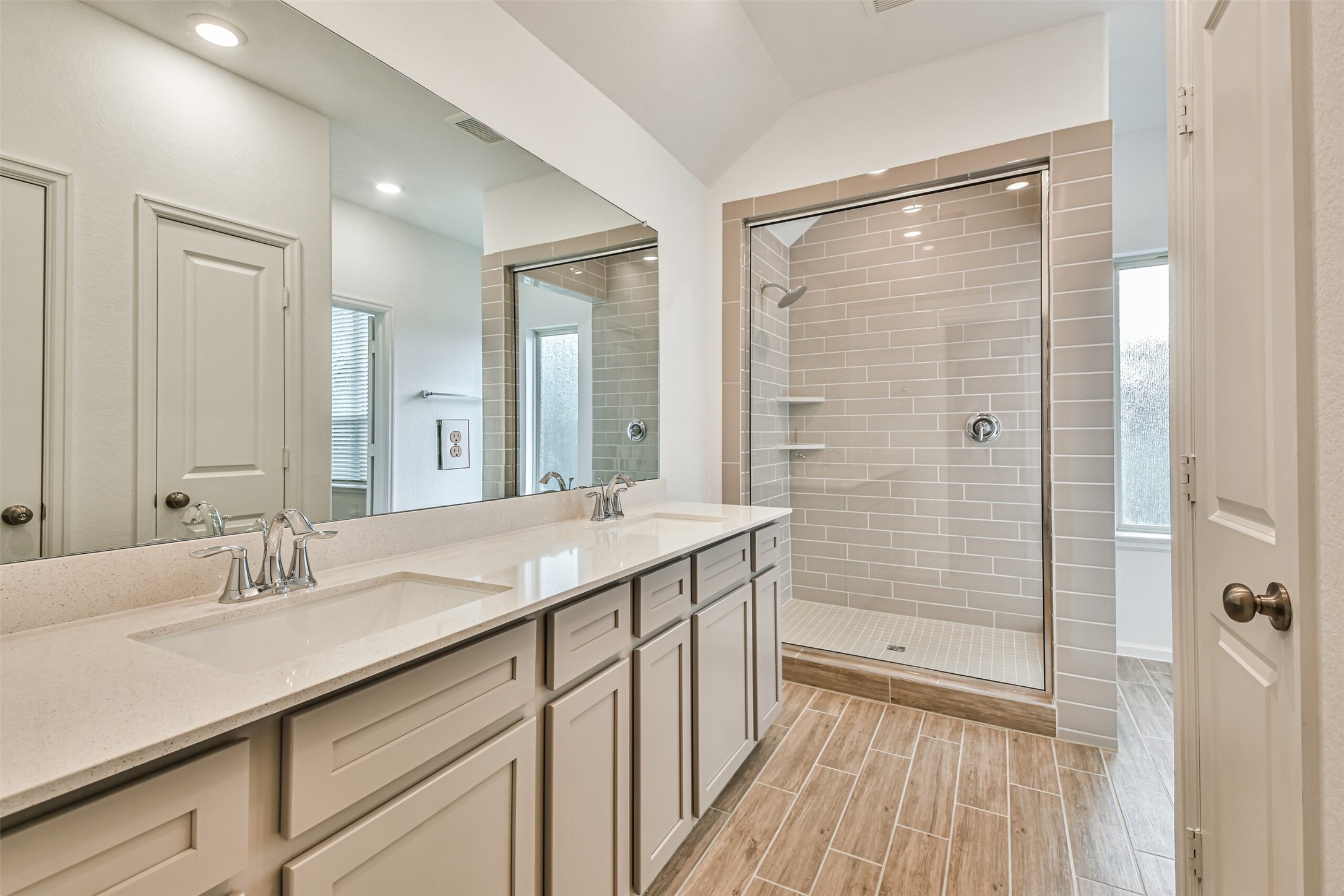 678 Royal Arch Property Photo 25
