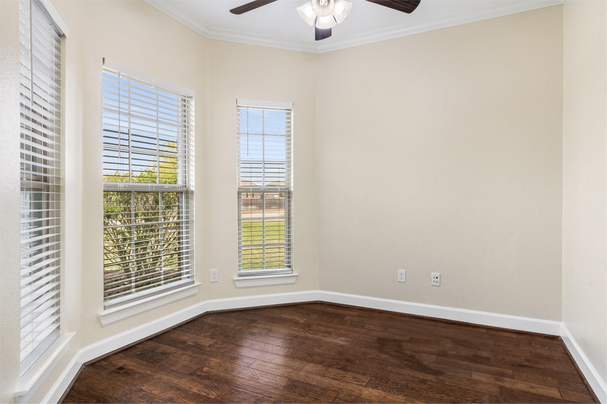 328 Country Crossing Circle Property Photo 4