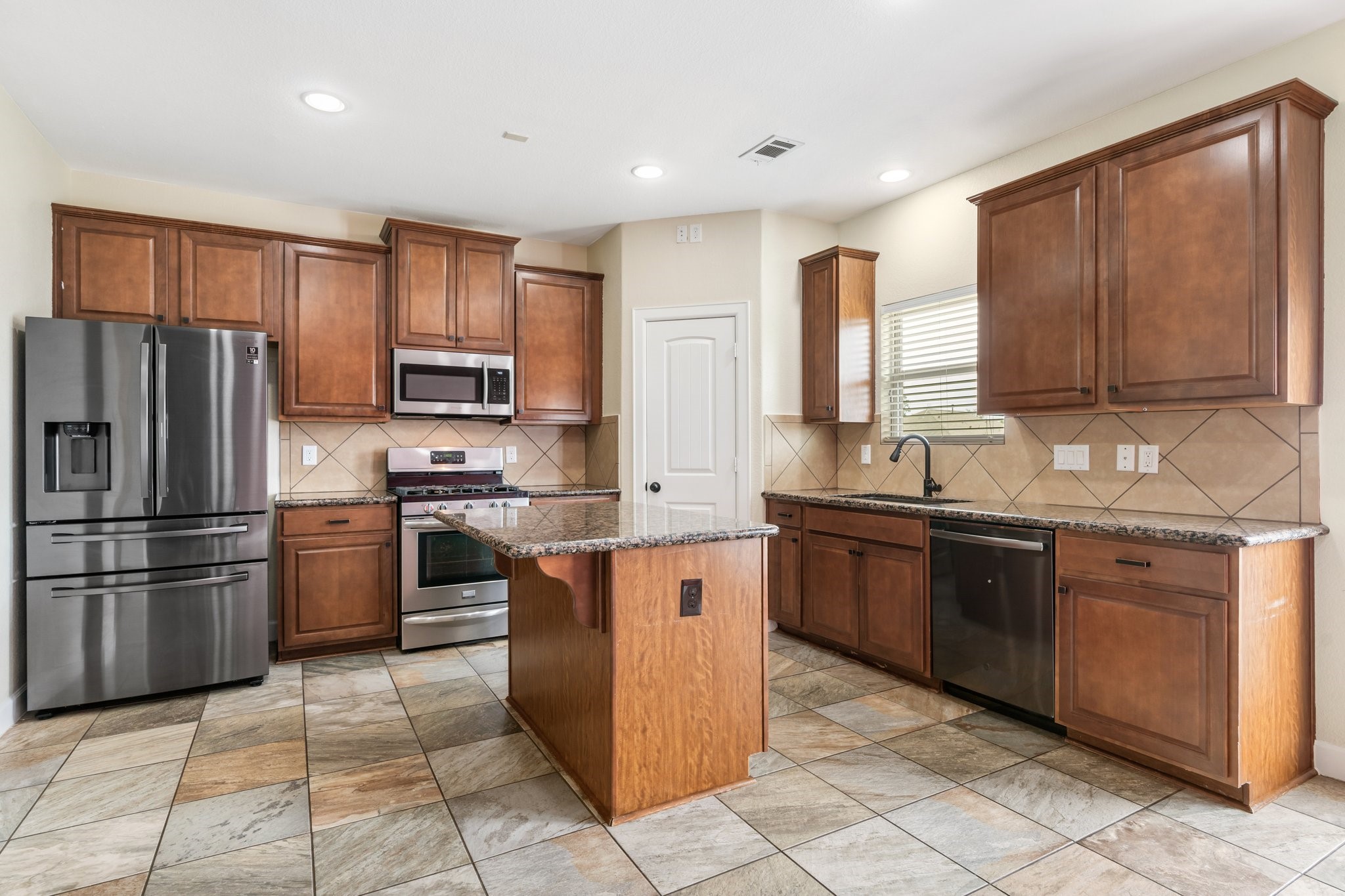 328 Country Crossing Circle Property Photo 5