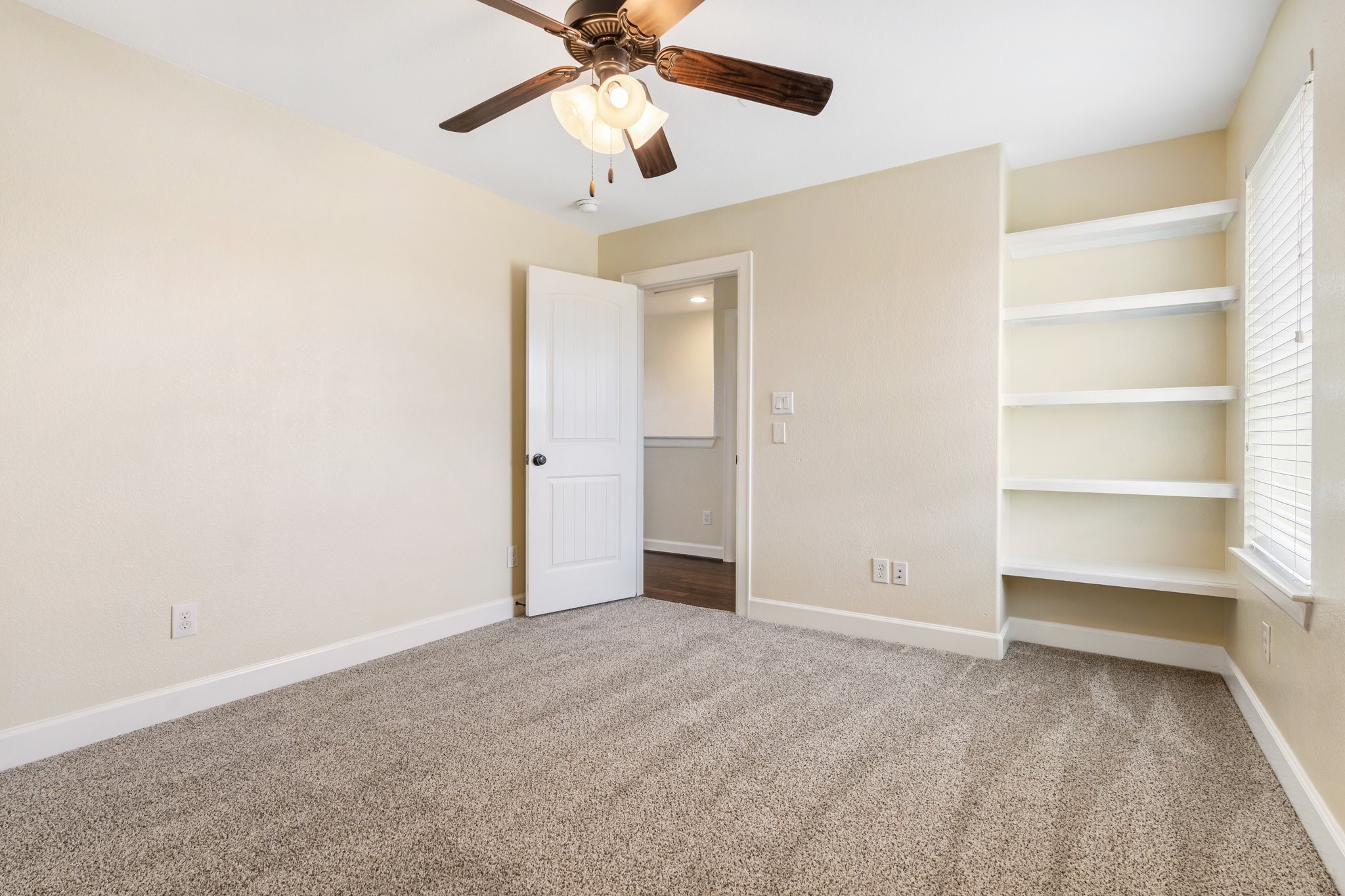 328 Country Crossing Circle Property Photo 23