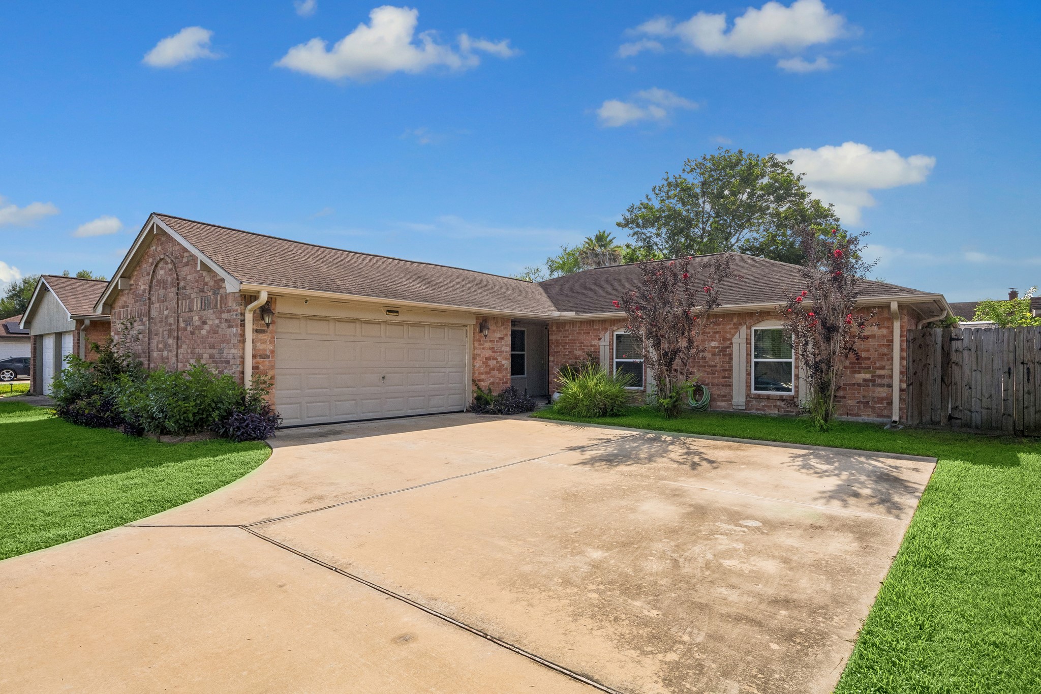 2427 Heritage Bend Drive Property Photo 1