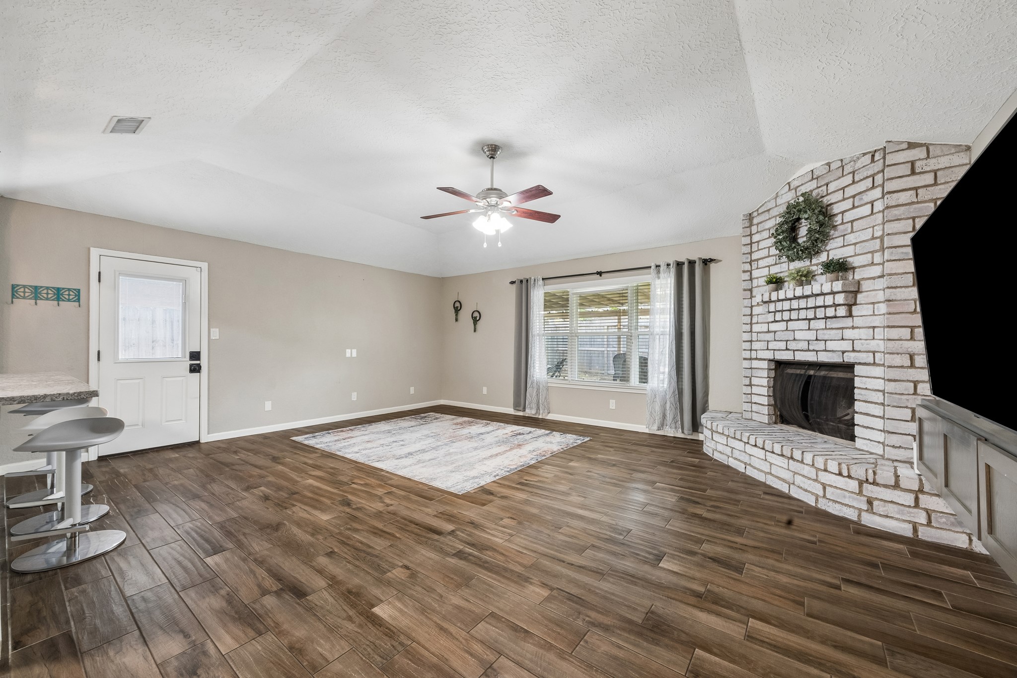 2427 Heritage Bend Drive Property Photo 6