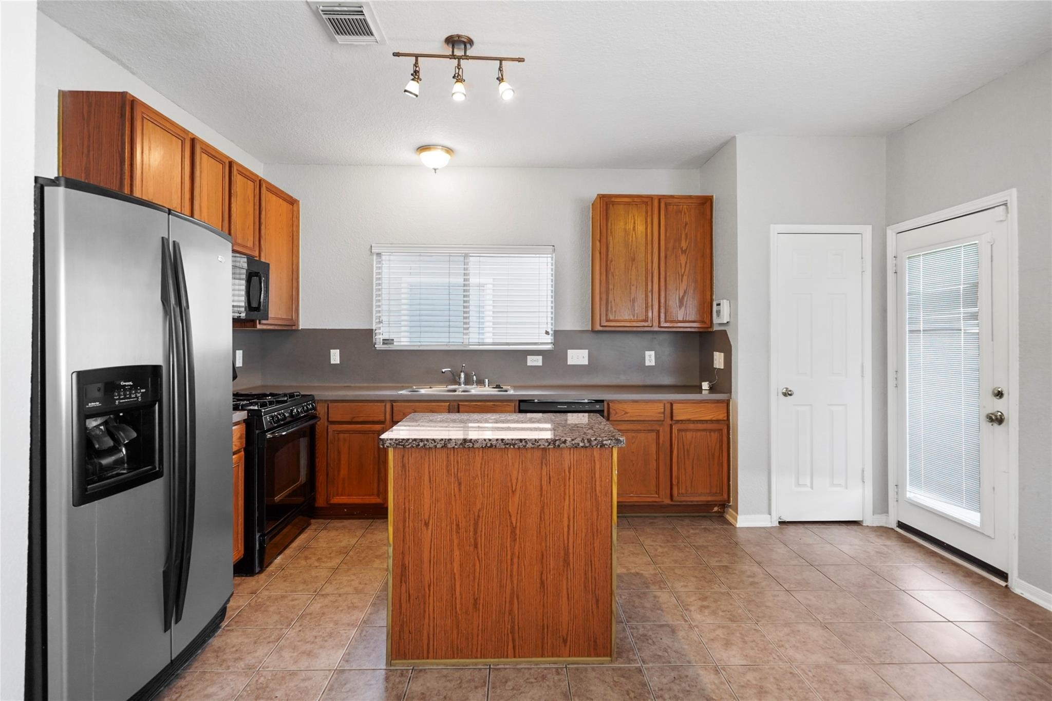 11824 Princess Garden Way Property Photo 9