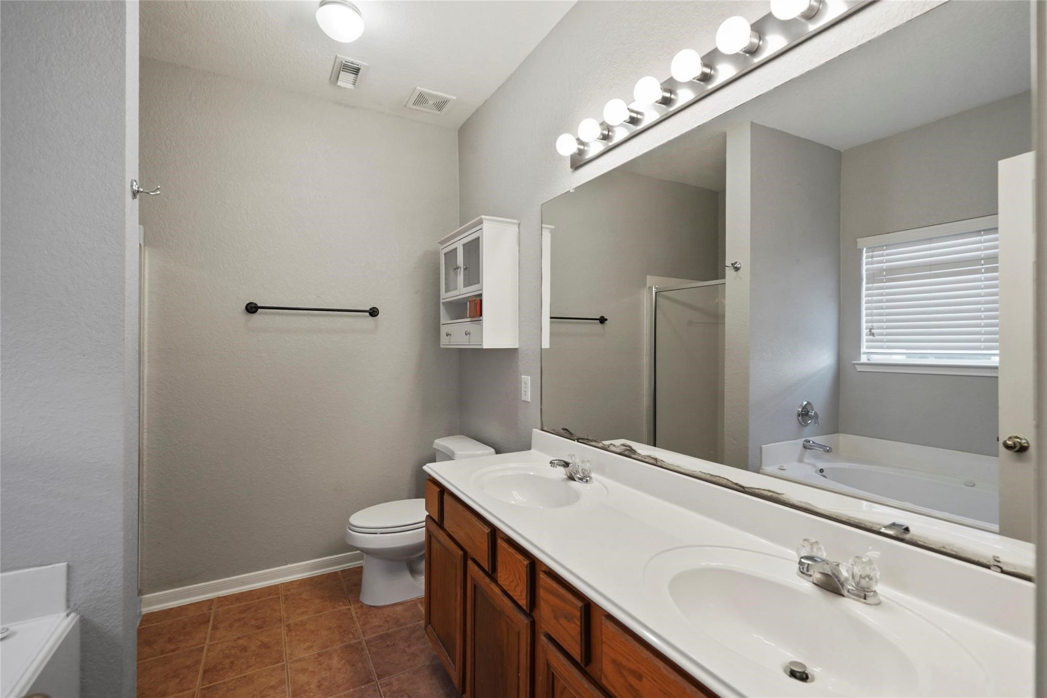11824 Princess Garden Way Property Photo 15