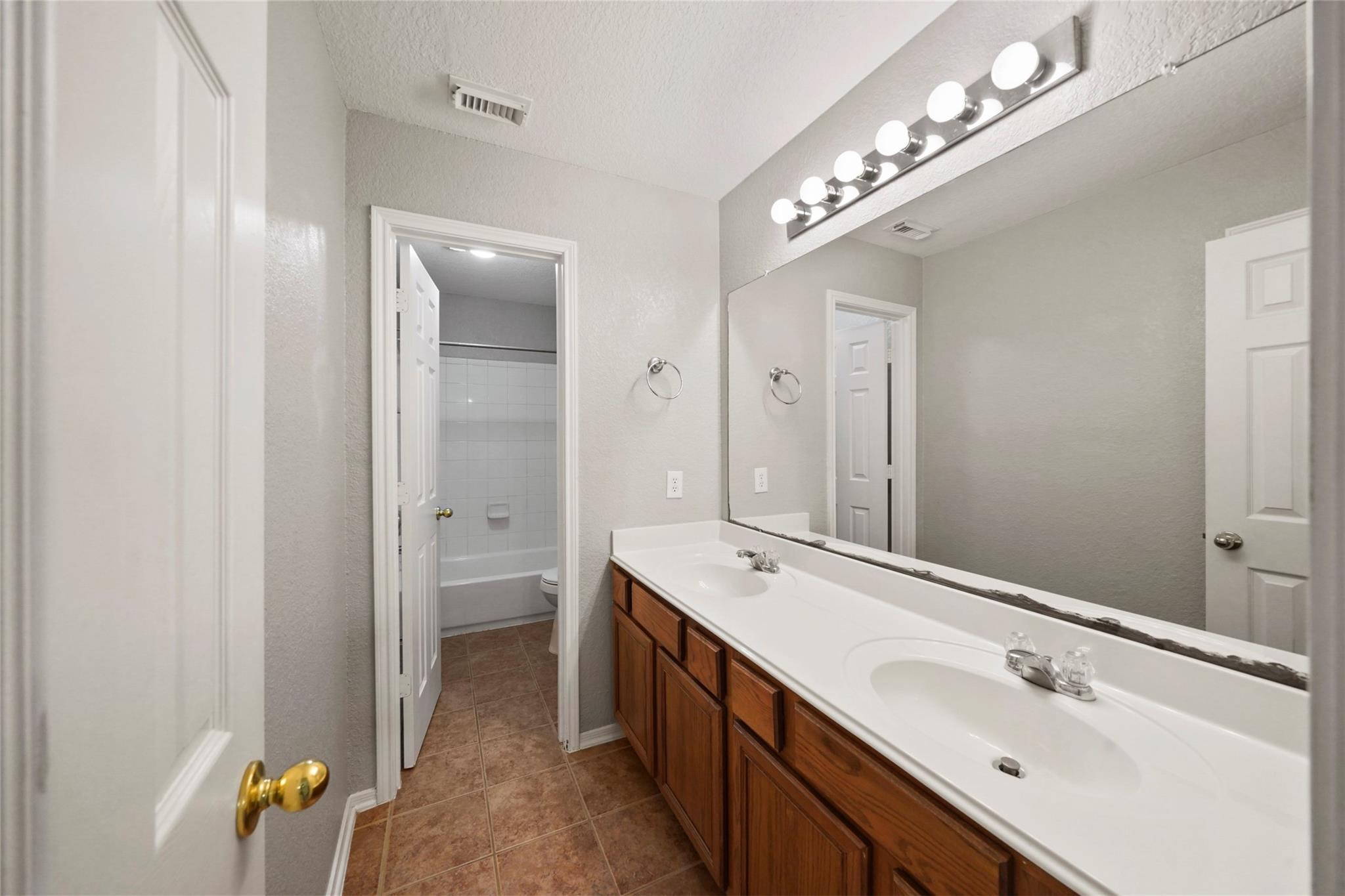 11824 Princess Garden Way Property Photo 19