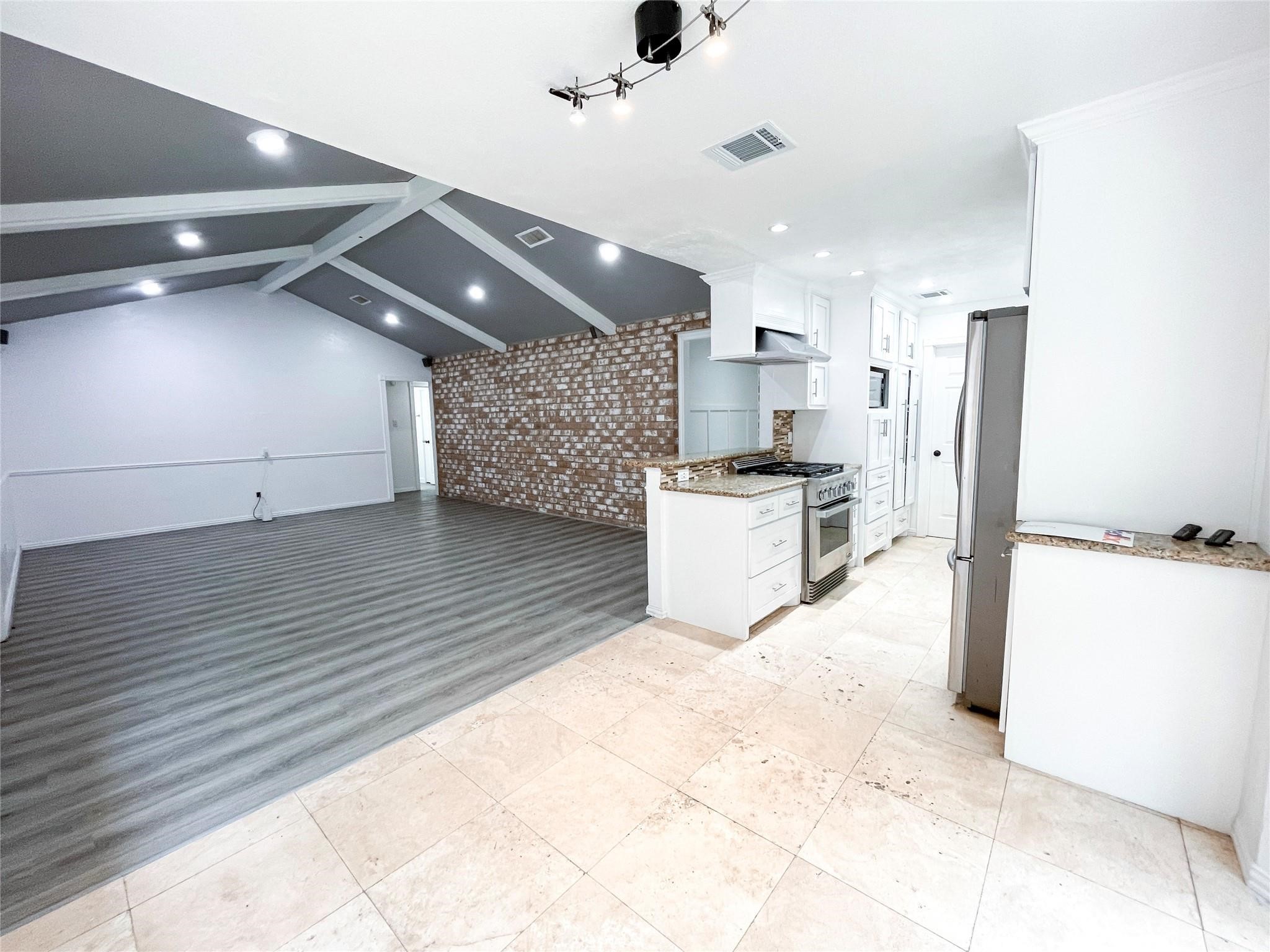 21603 Park Wind Court Property Photo 9