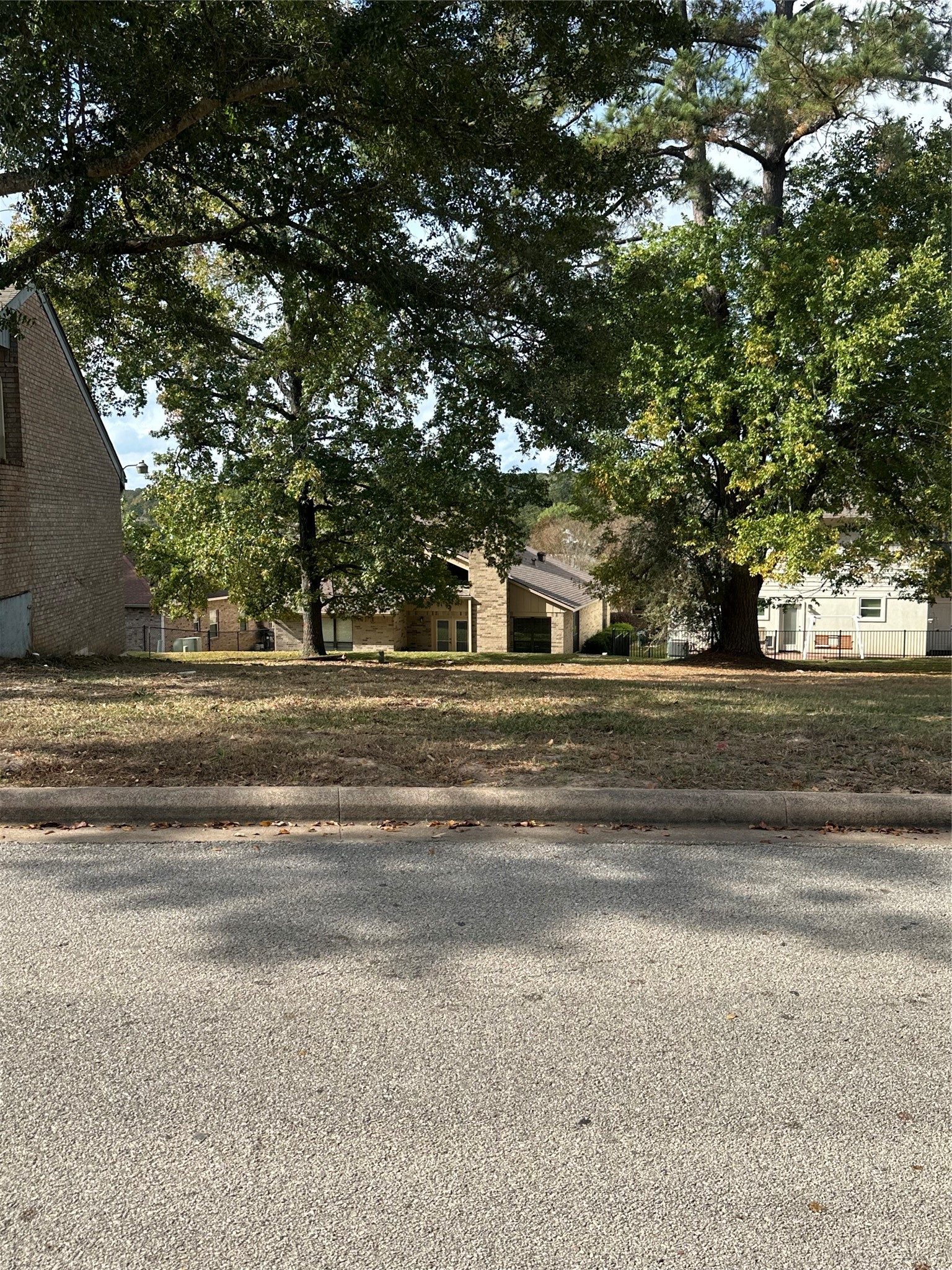 654 Cherry Hills Drive Property Photo 3