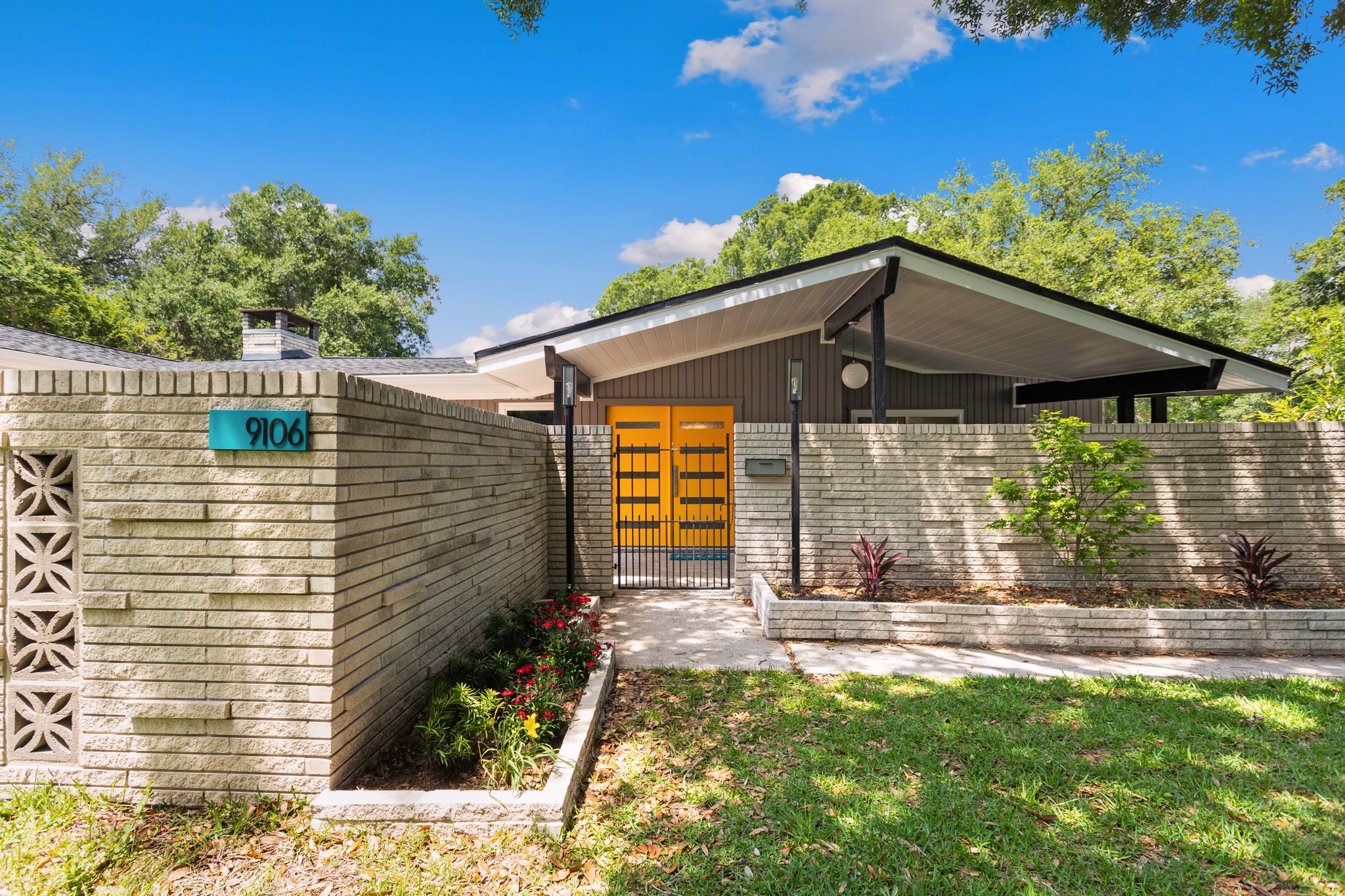 9106 Bonhomme Road Property Photo 1