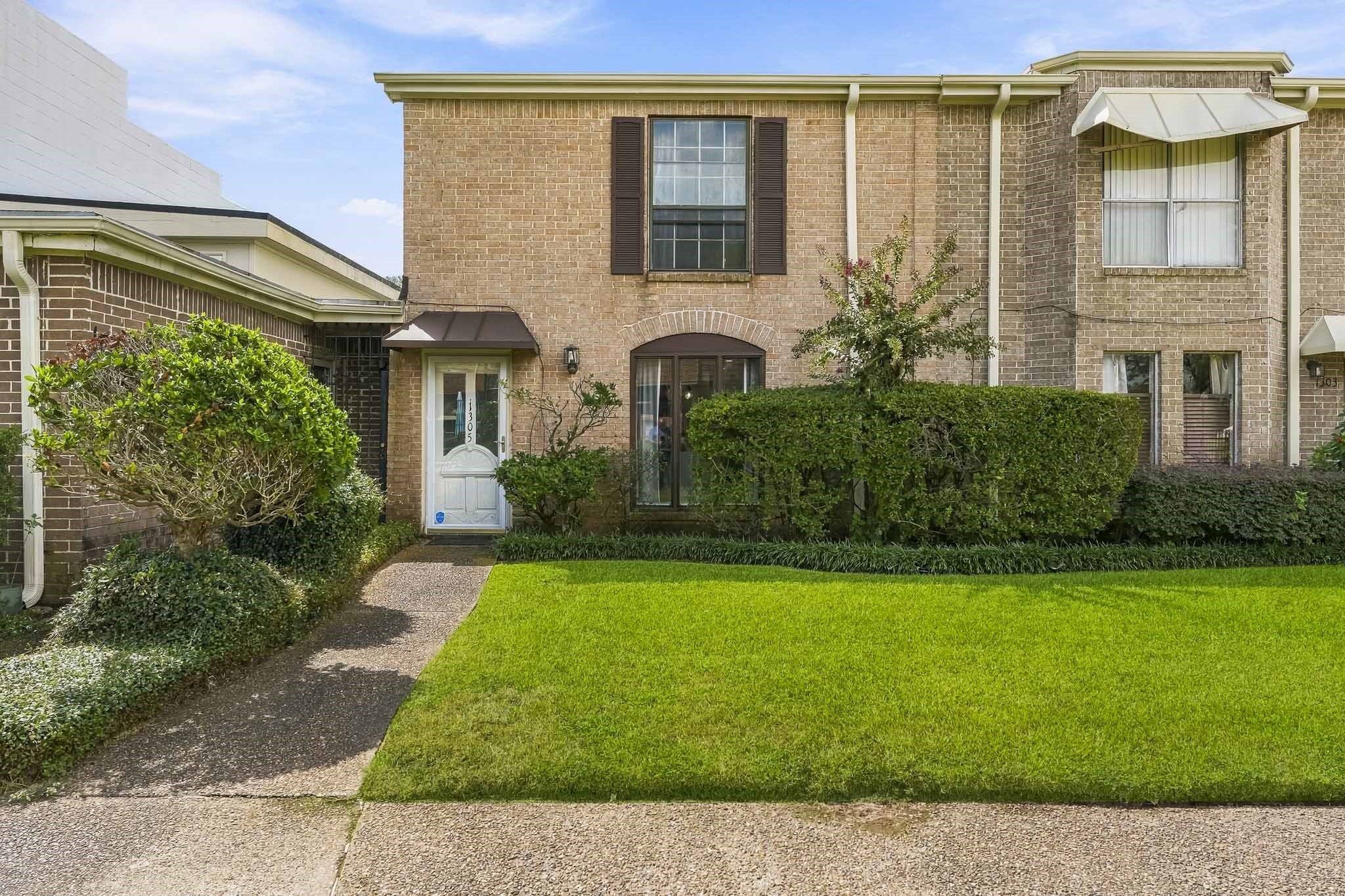 1305 Town Circle 4 Property Photo 1