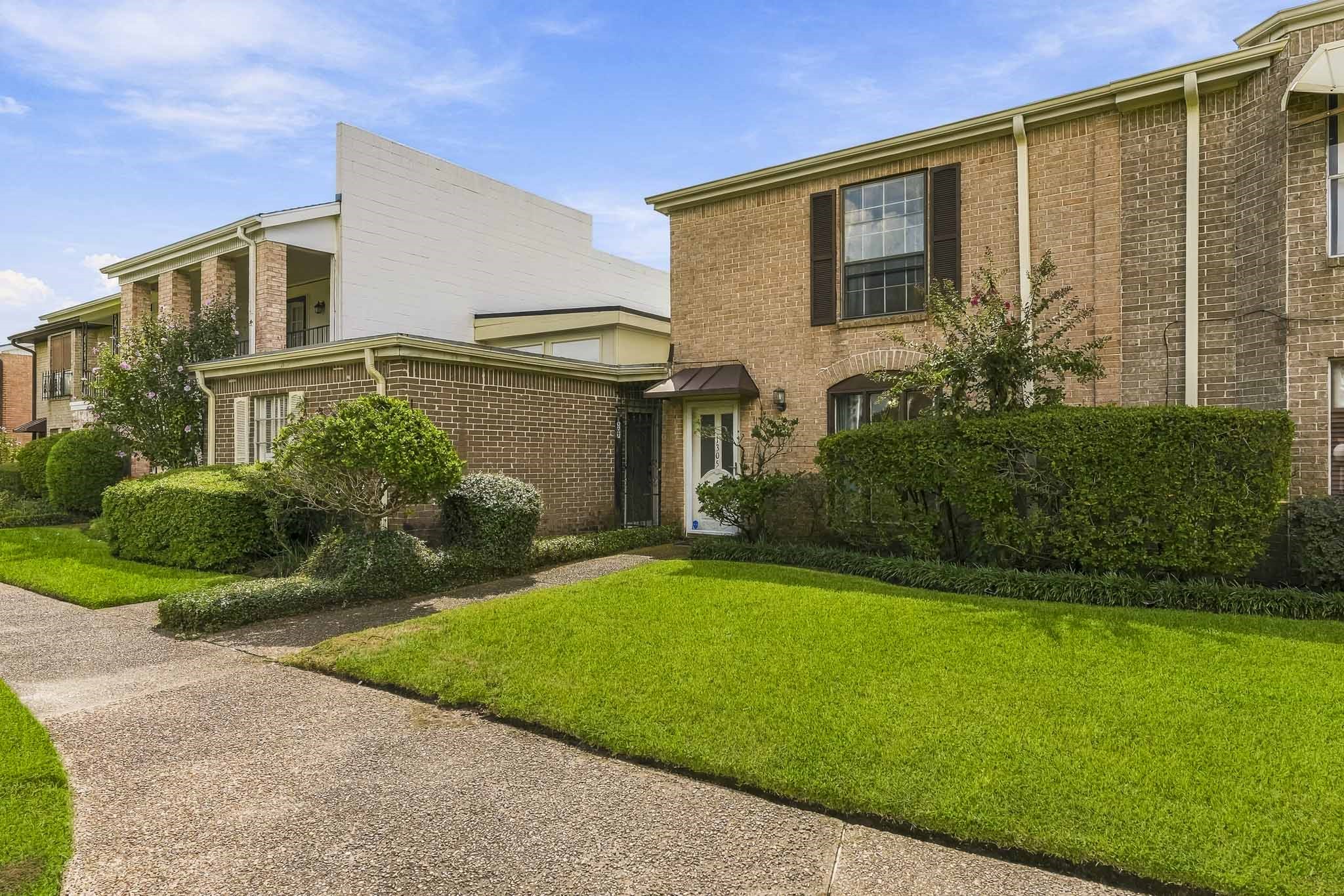 1305 Town Circle 4 Property Photo 2