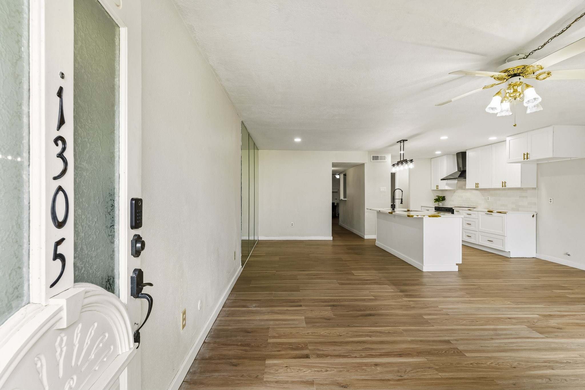 1305 Town Circle 4 Property Photo 3