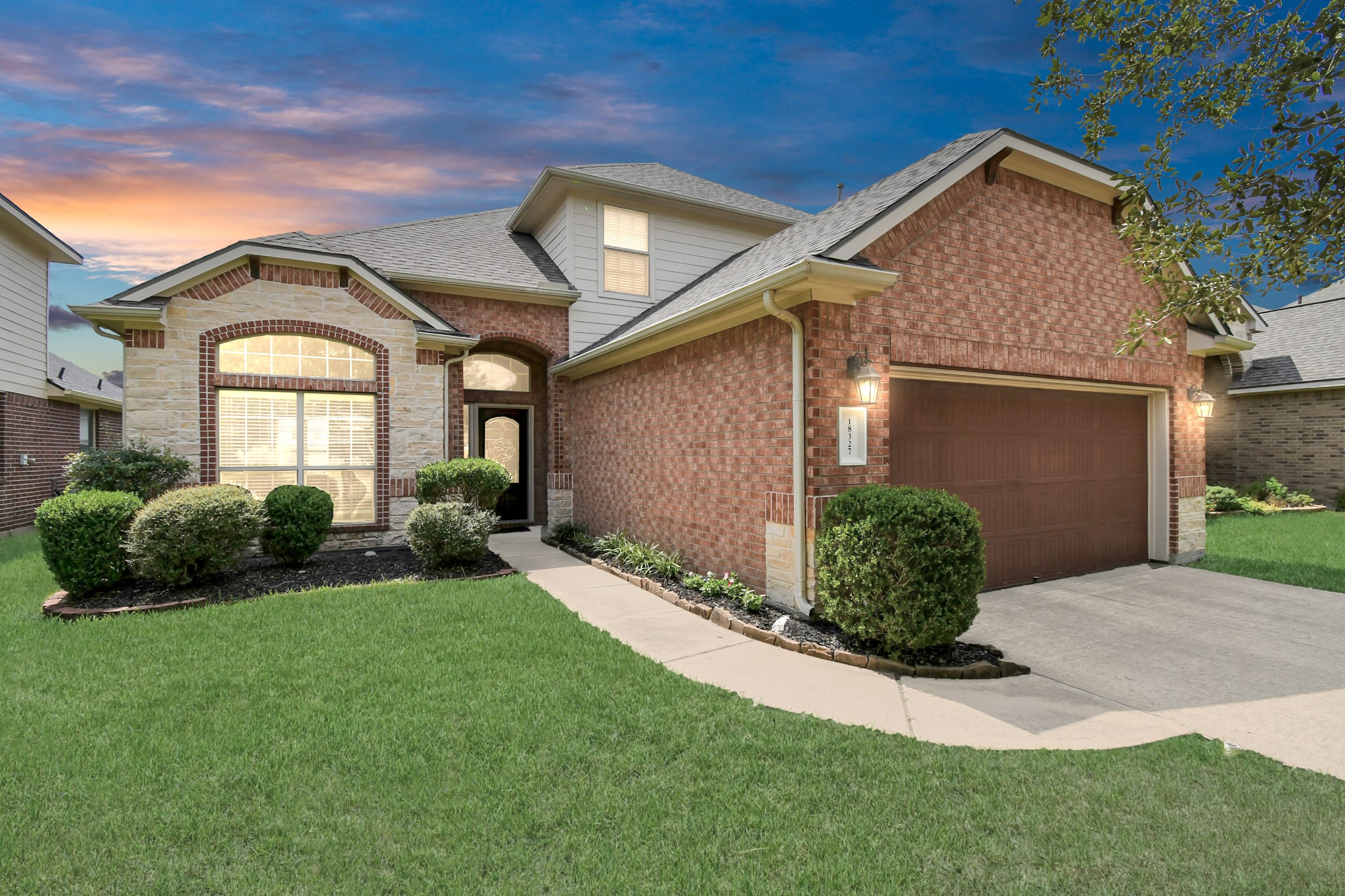 18327 Redoak Manor Lane Property Photo 2