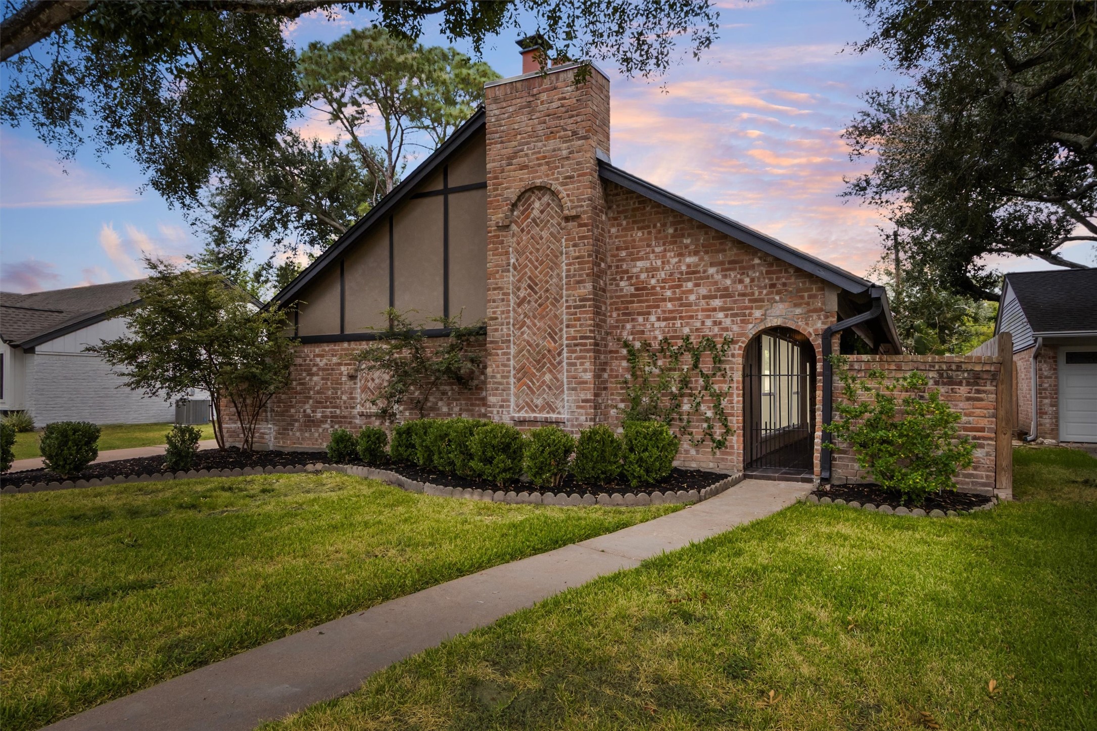 2218 Parana Drive Property Photo 1