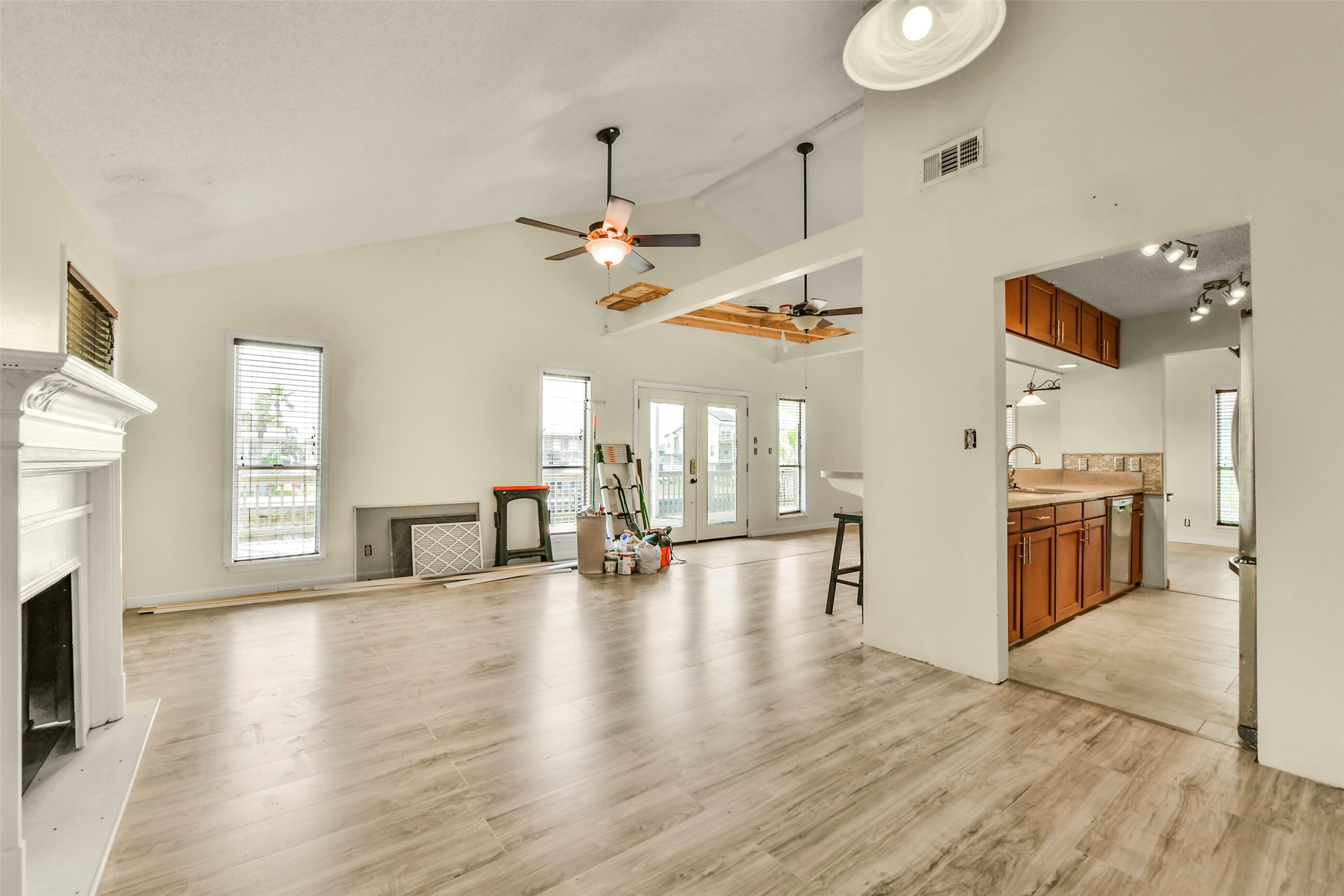 1073 Redfish Street Property Photo 7