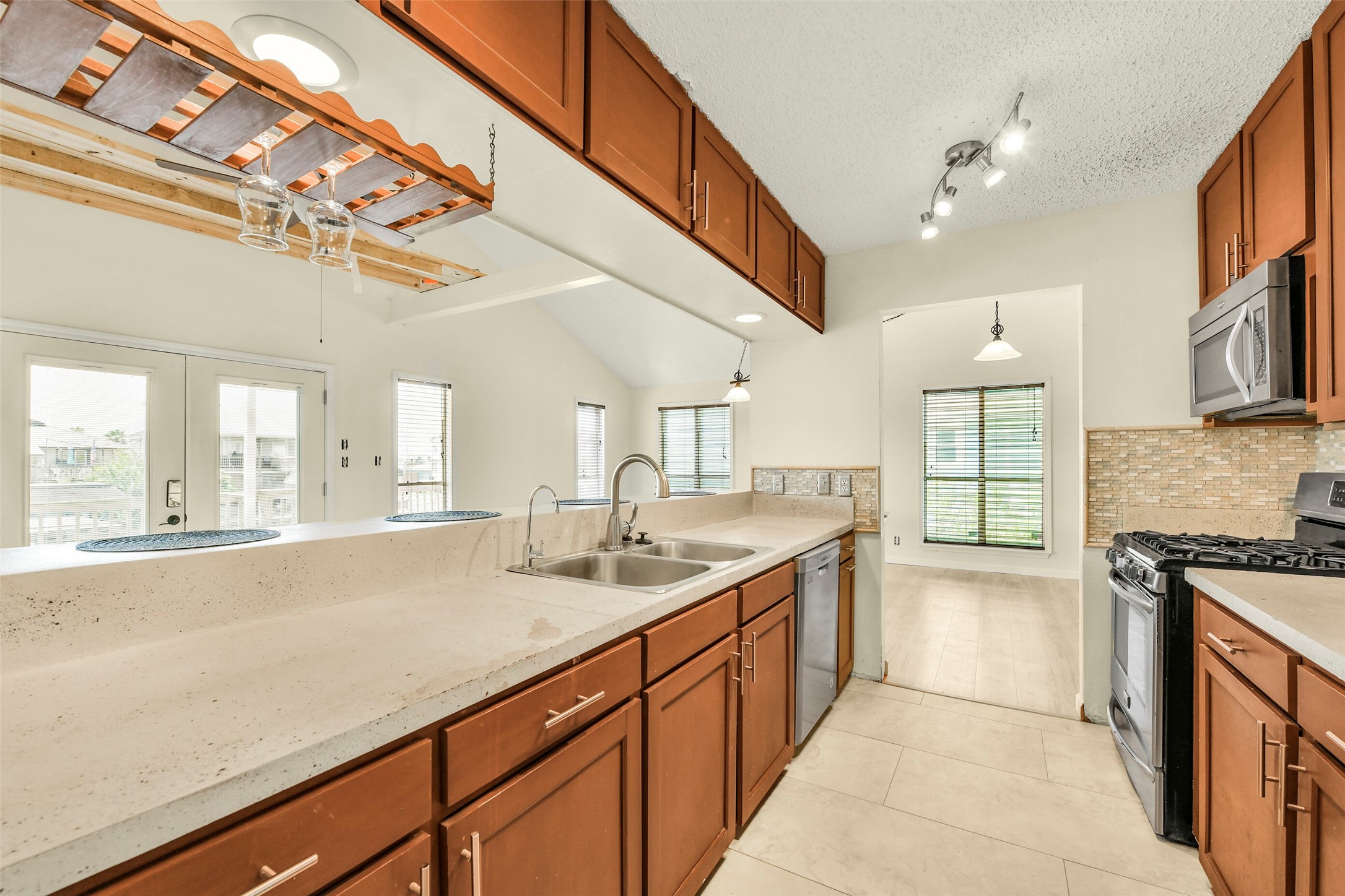 1073 Redfish Street Property Photo 10