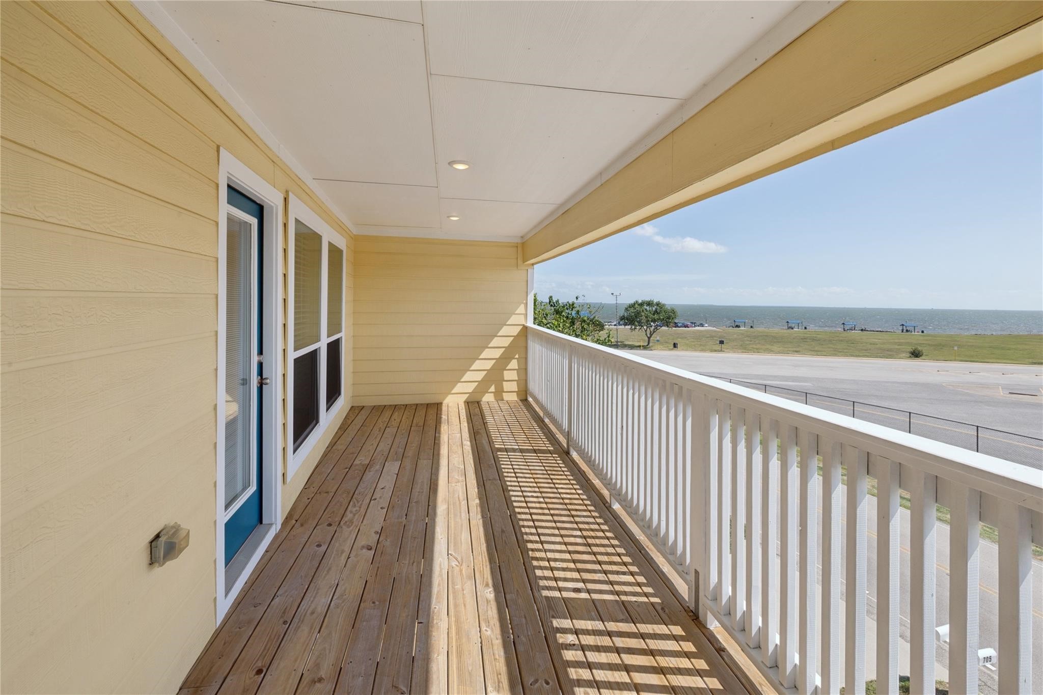 705 N Bayshore Drive Property Photo 1