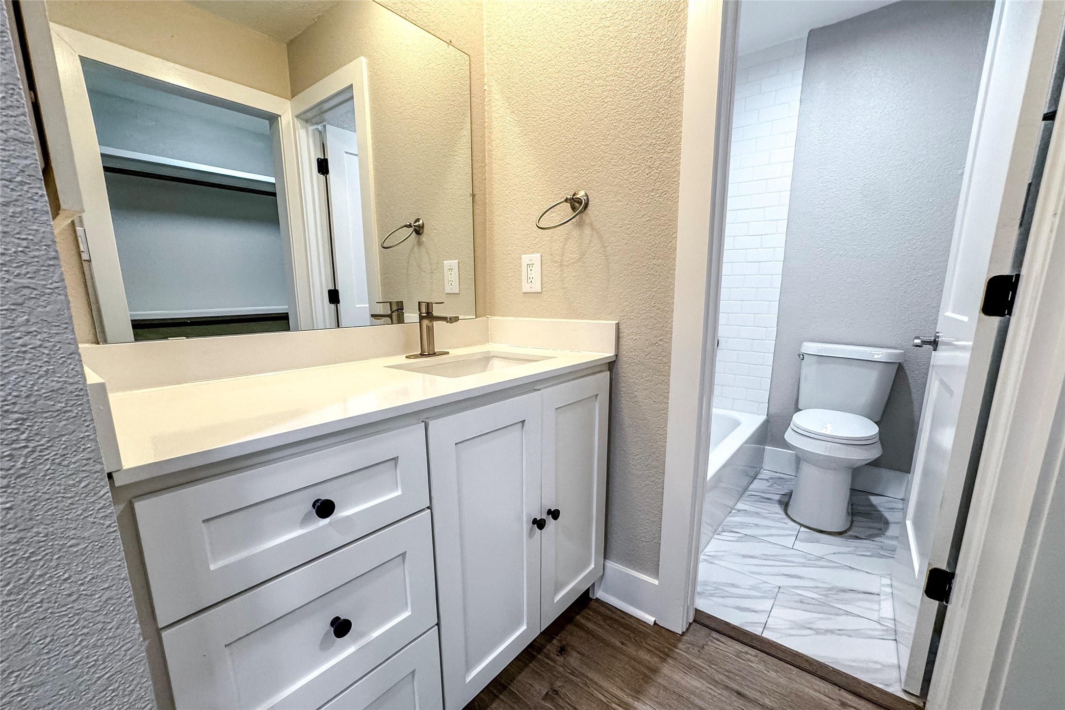 5833 Sunforest Drive Property Photo 14