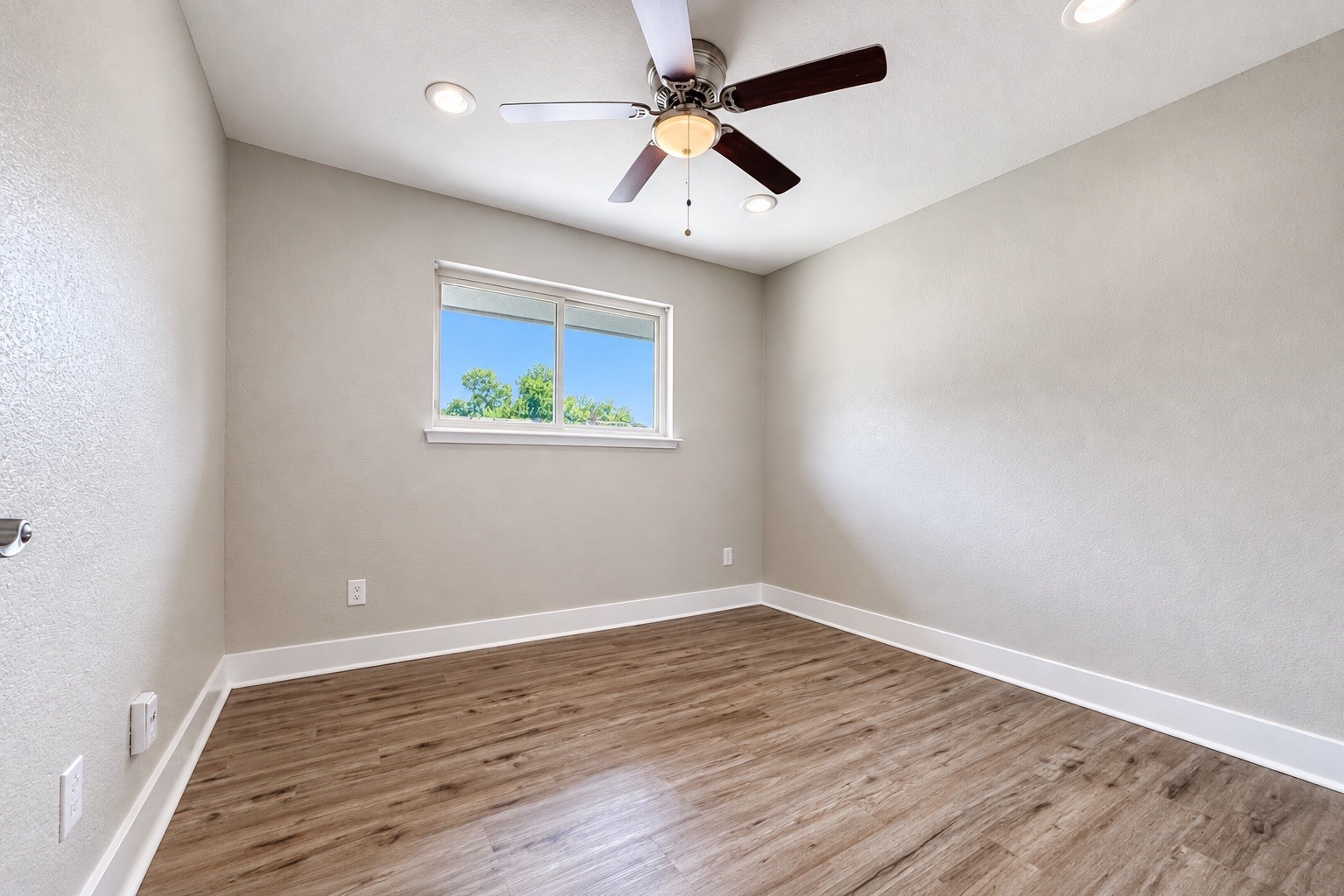 5833 Sunforest Drive Property Photo 20